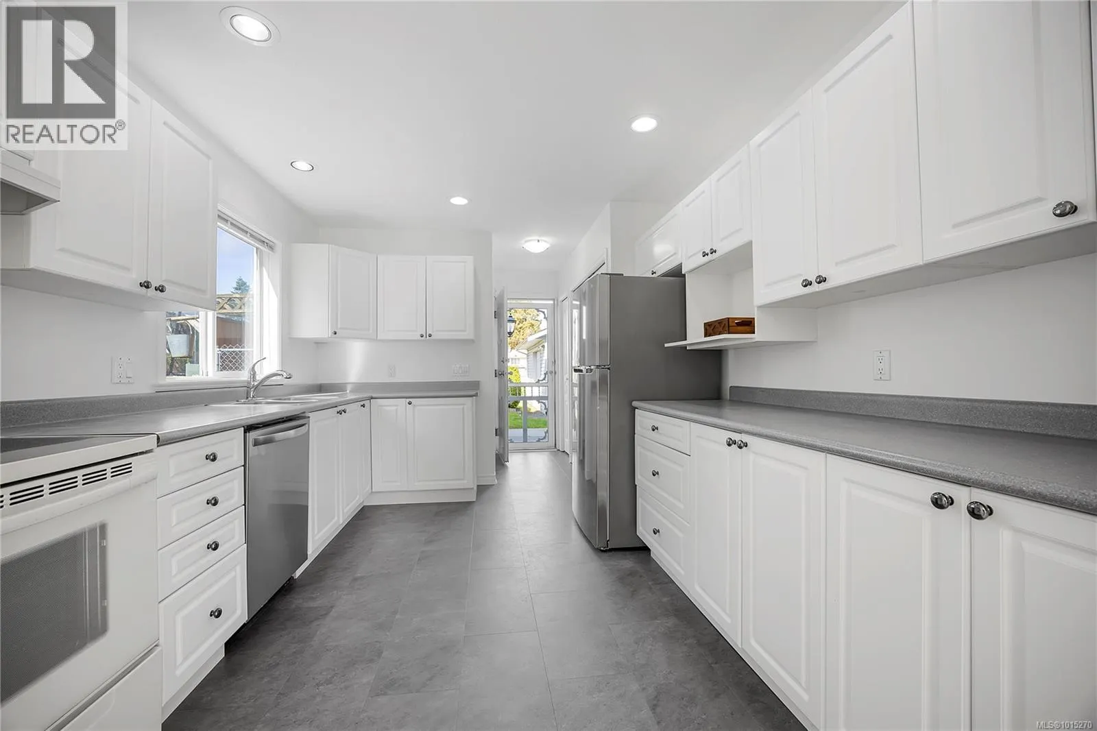 1090 St. David Cres