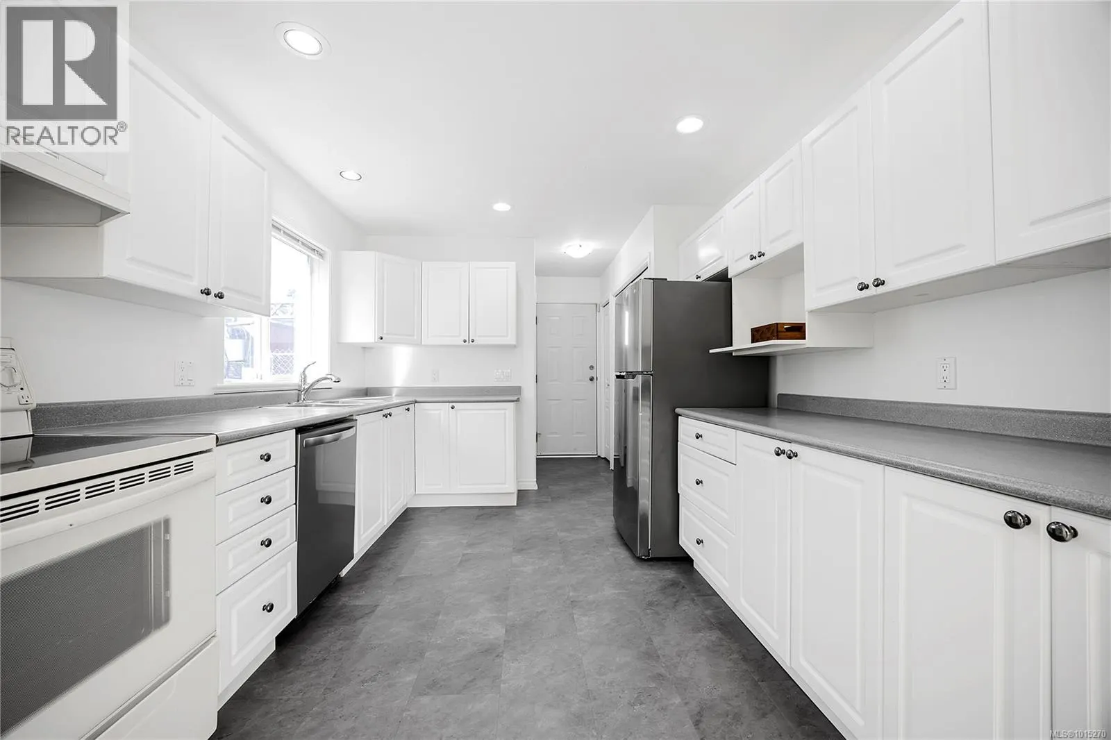 1090 St. David Cres