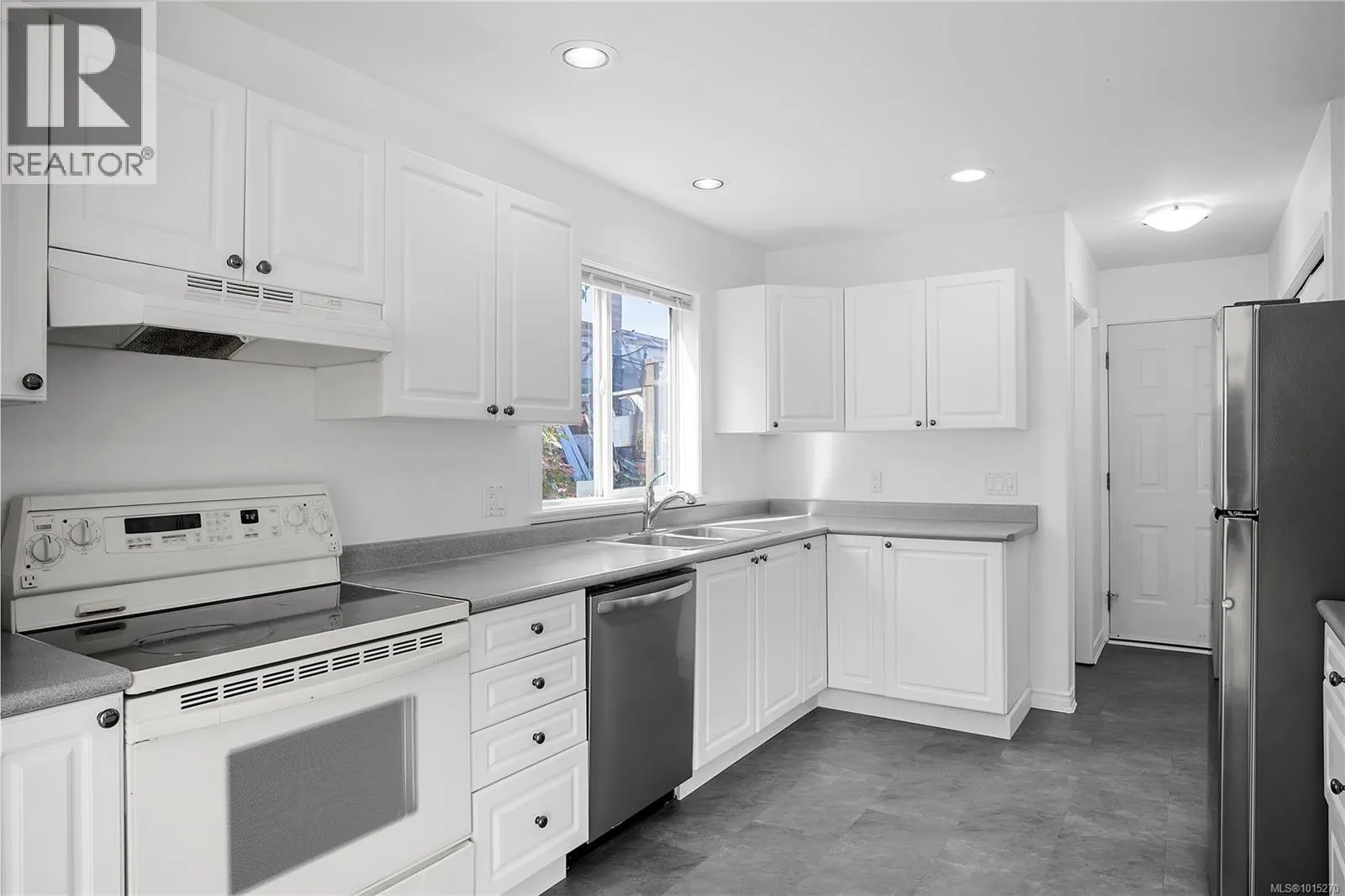 1090 St. David Cres