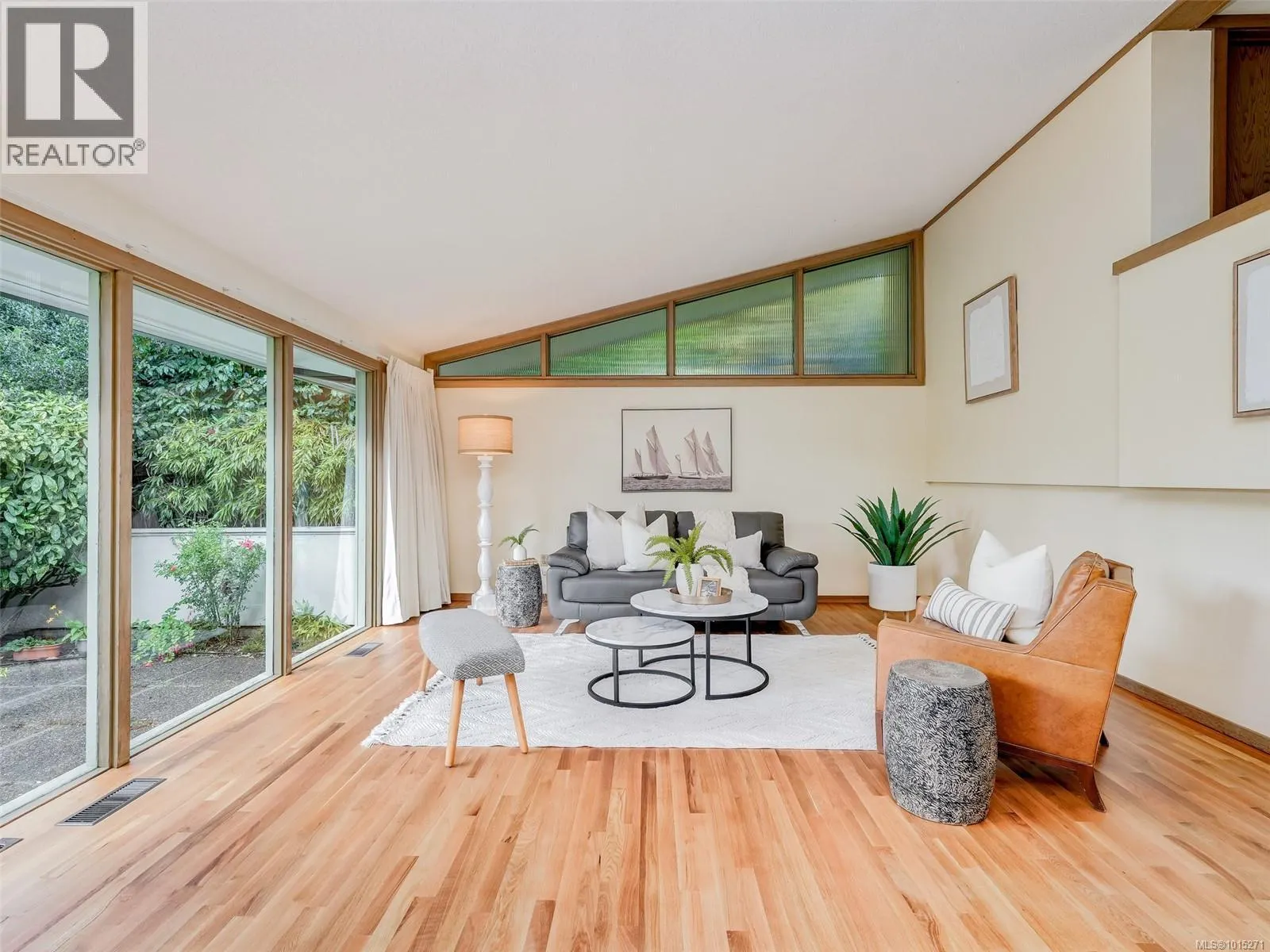 1676 St. Francis Wood