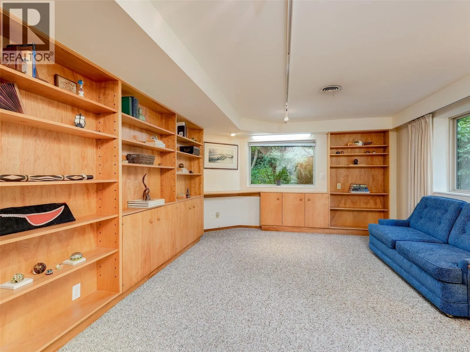 1676 St. Francis Wood