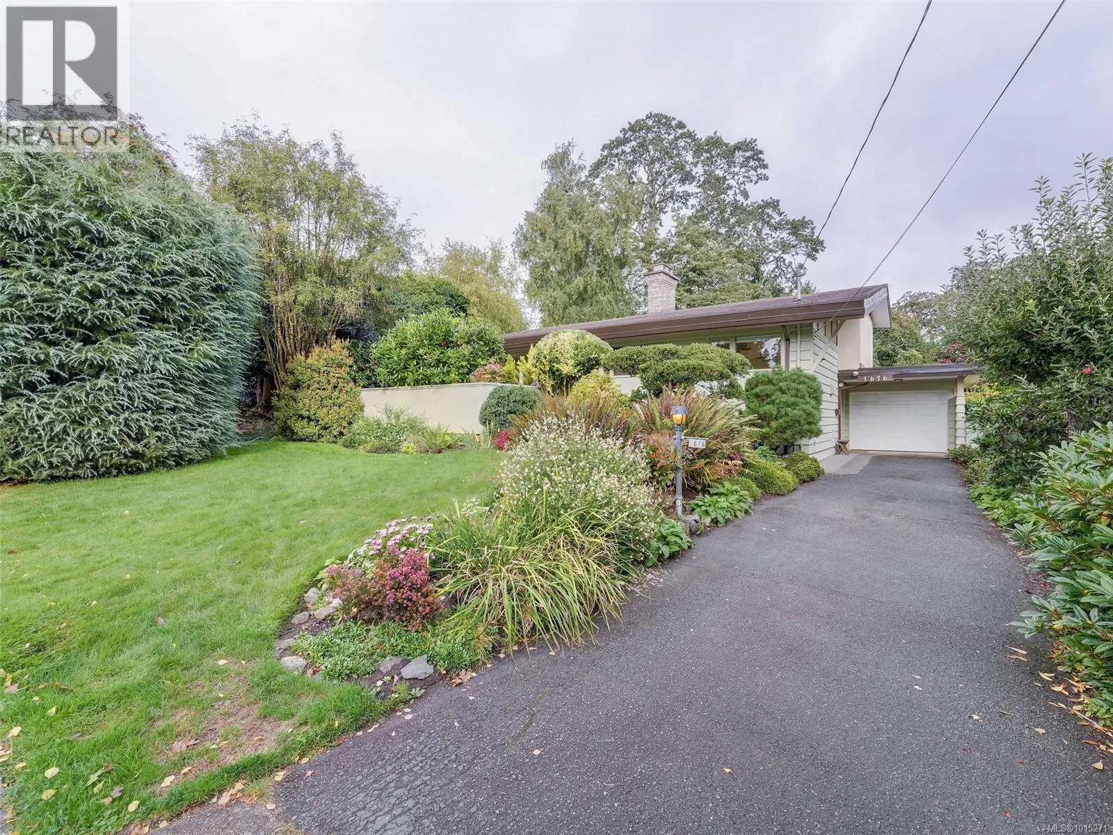 1676 St. Francis Wood