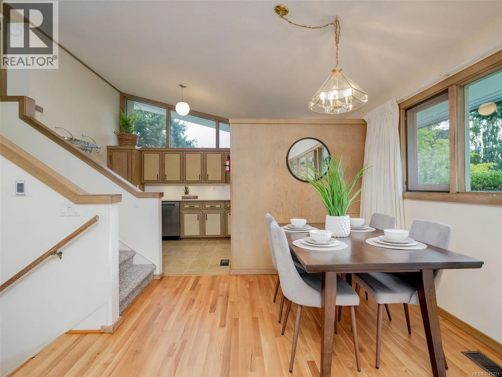 1676 St. Francis Wood