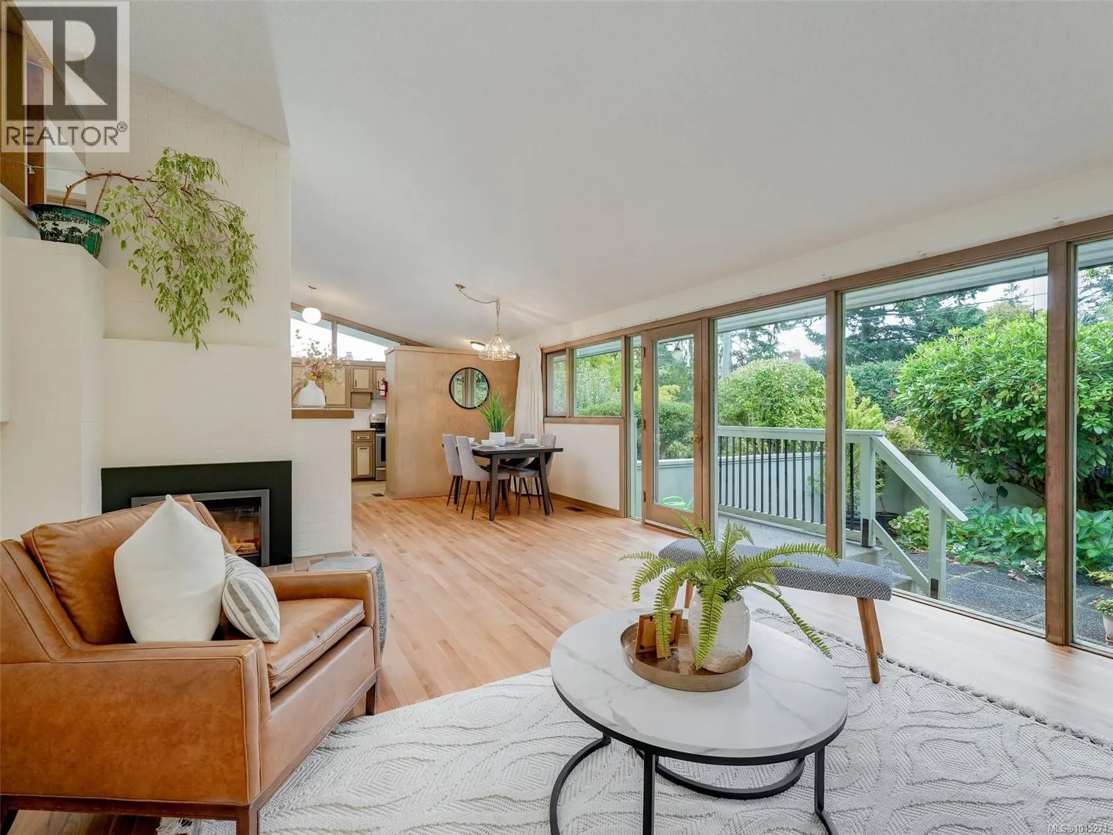 1676 St. Francis Wood