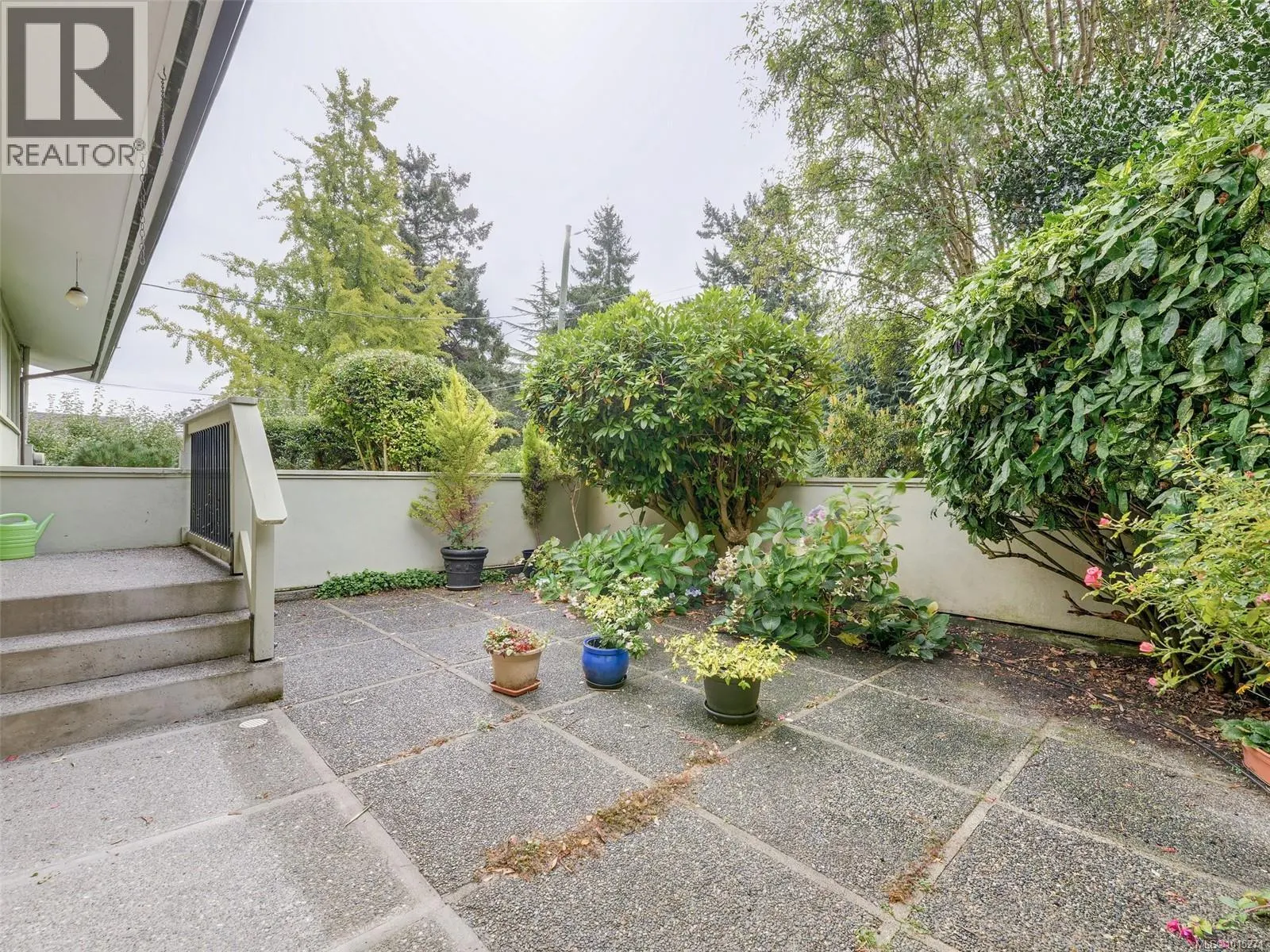1676 St. Francis Wood