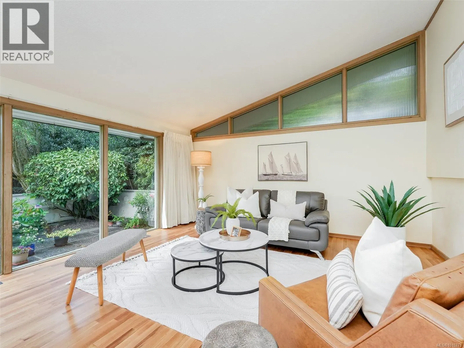 1676 St. Francis Wood
