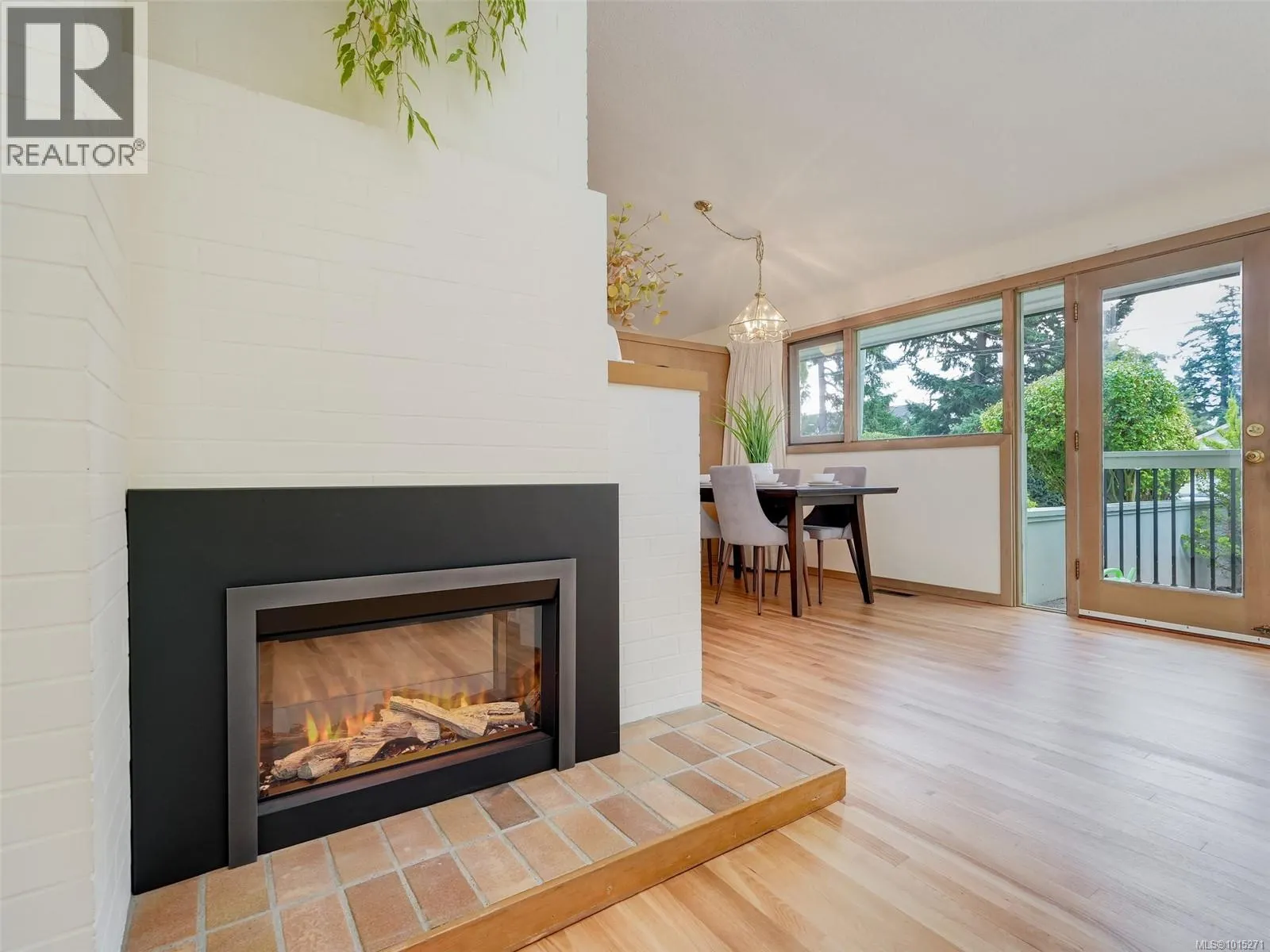 1676 St. Francis Wood