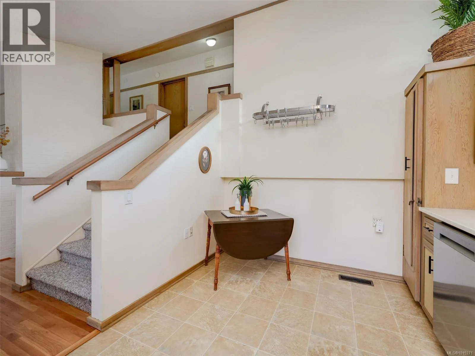 1676 St. Francis Wood