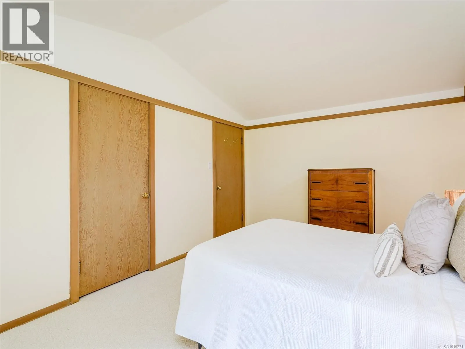 1676 St. Francis Wood