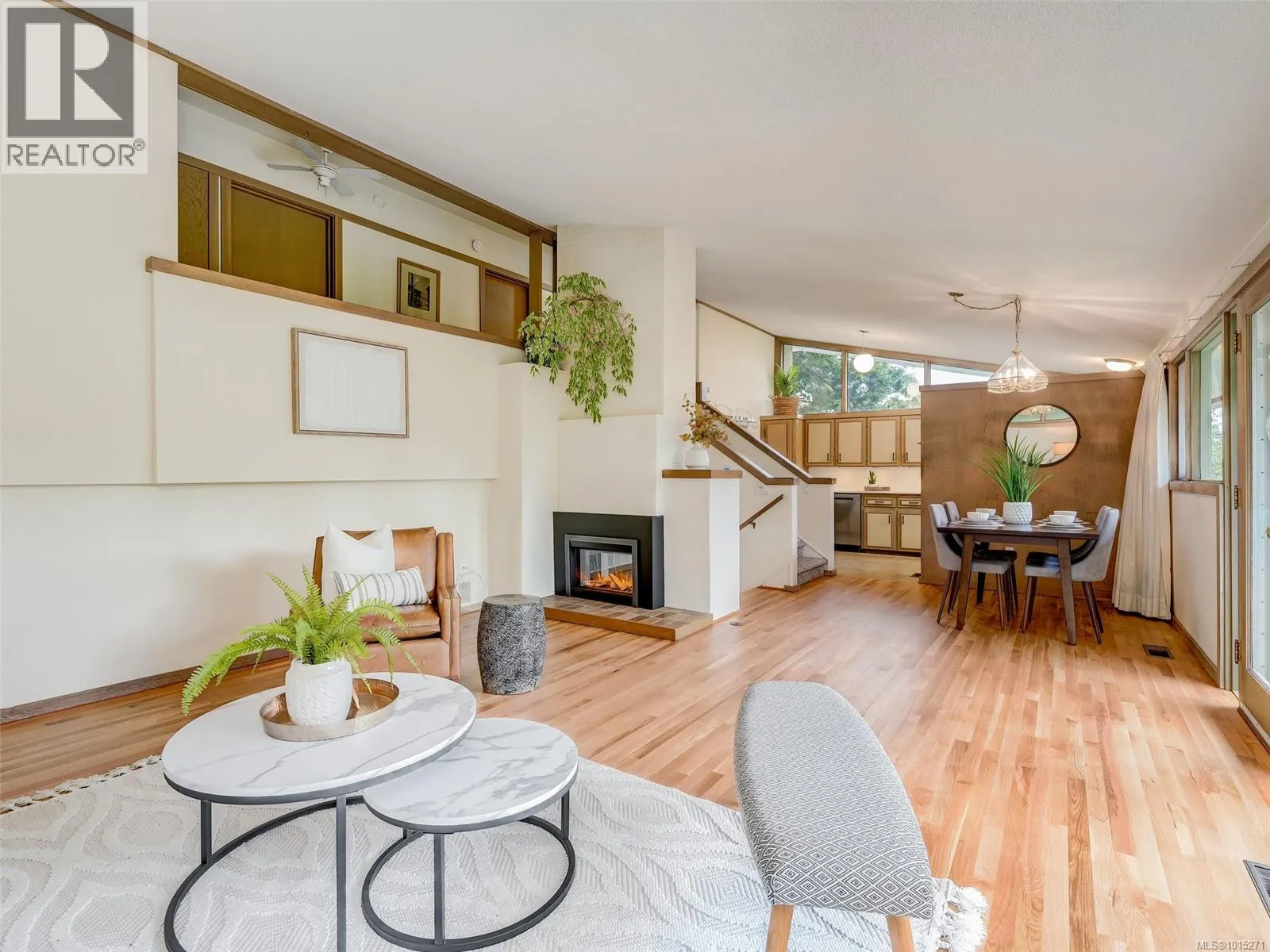 1676 St. Francis Wood