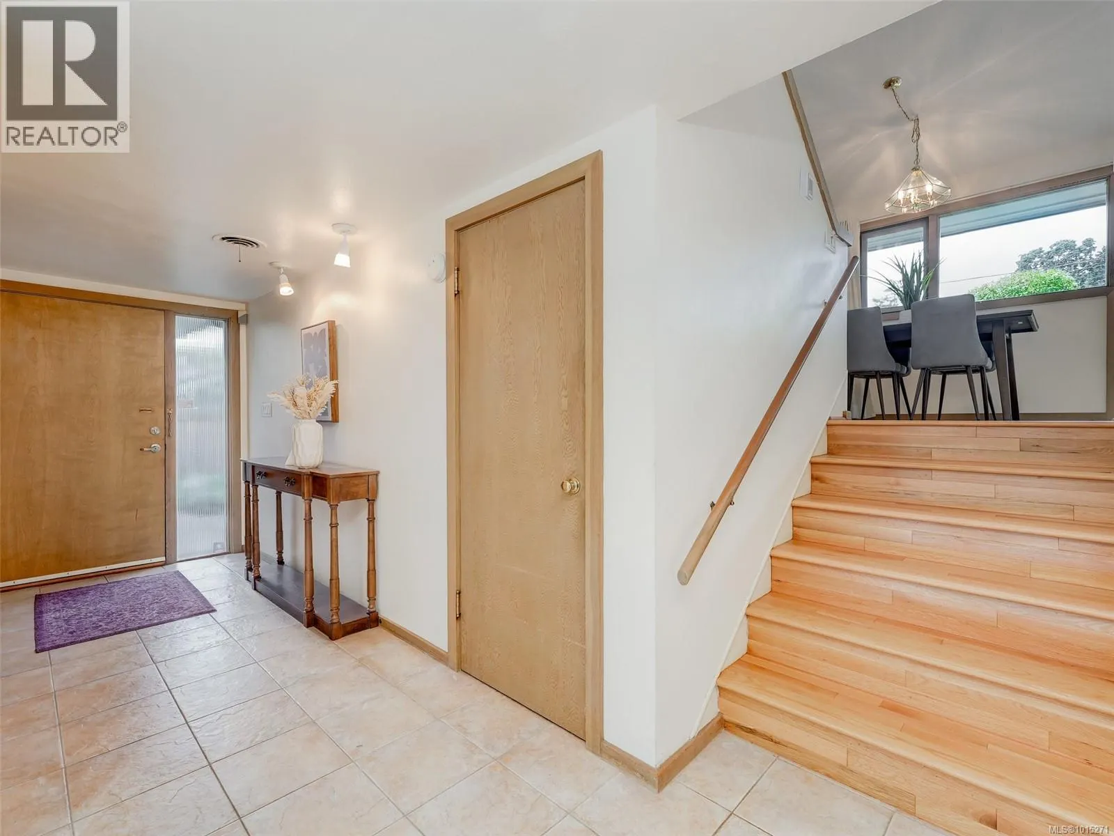 1676 St. Francis Wood