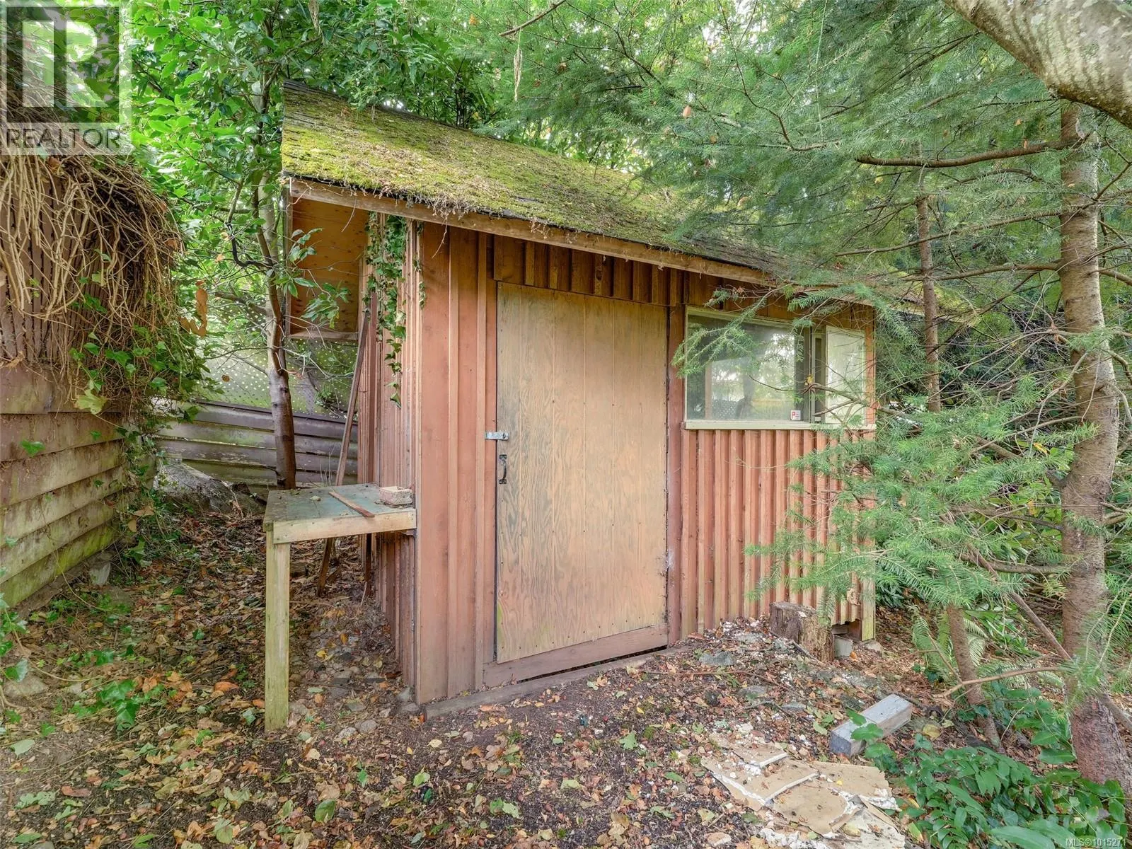 1676 St. Francis Wood