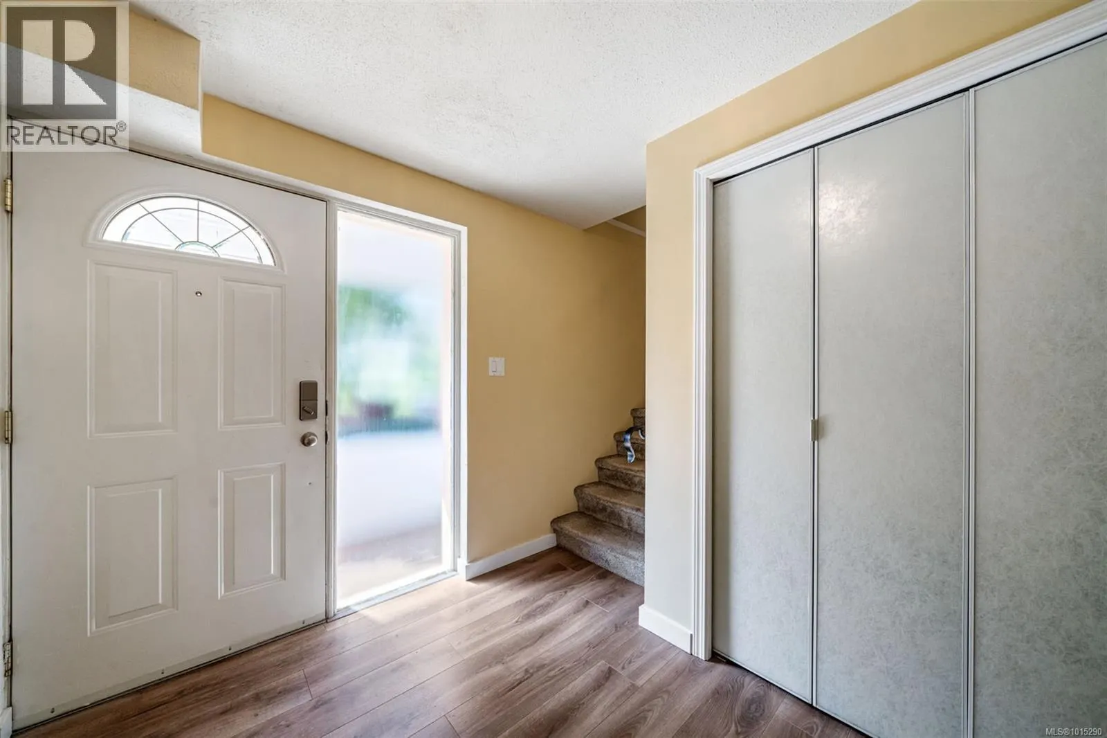 2498 Meadowland Dr