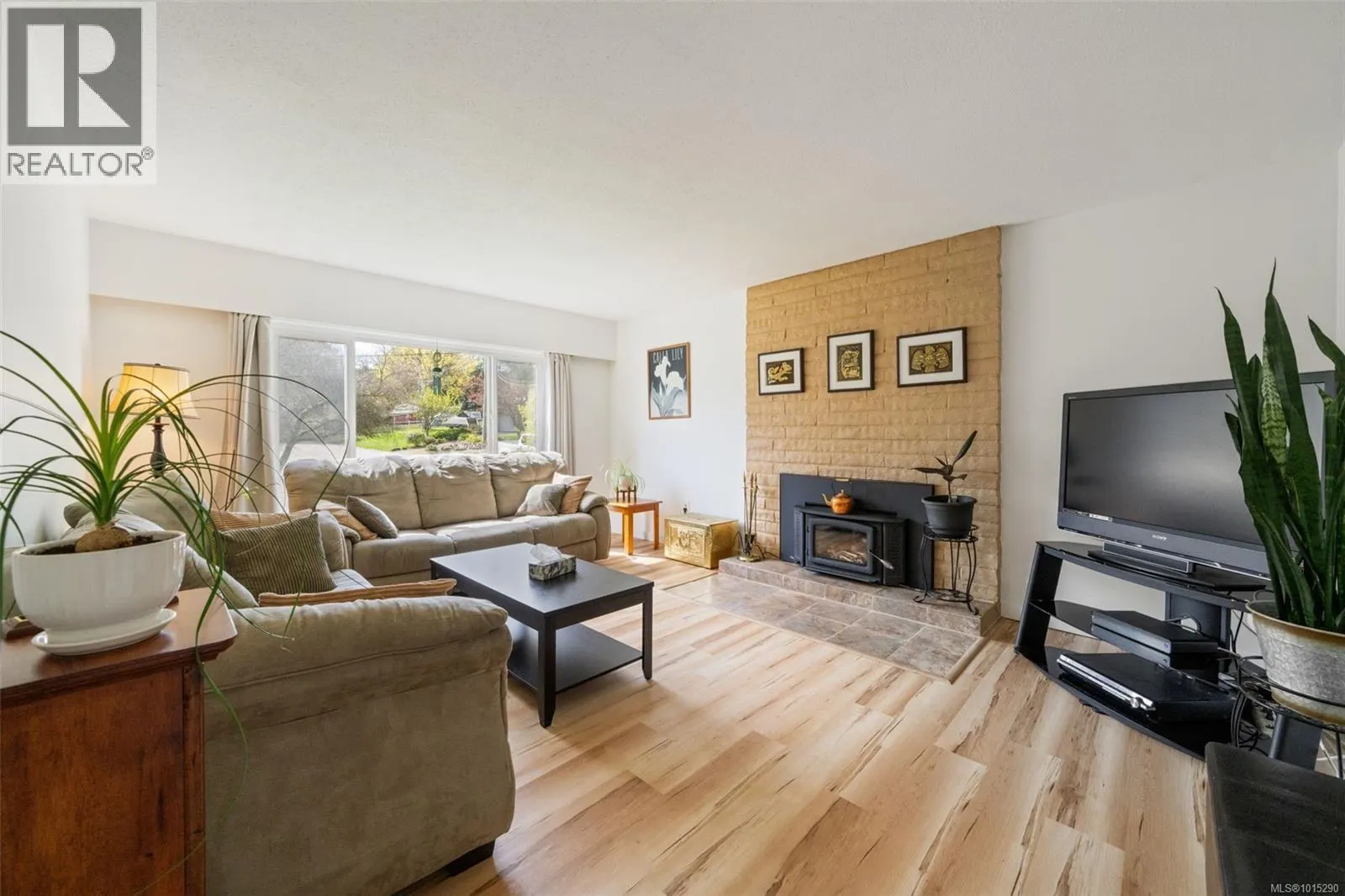 2498 Meadowland Dr