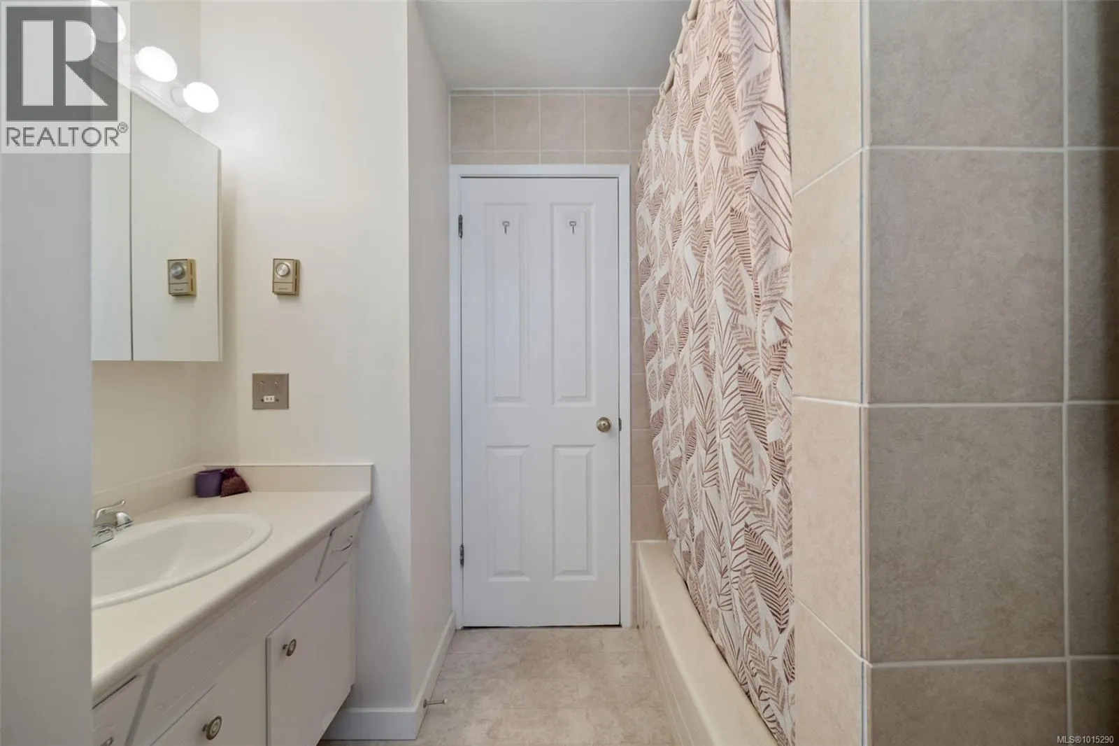 2498 Meadowland Dr