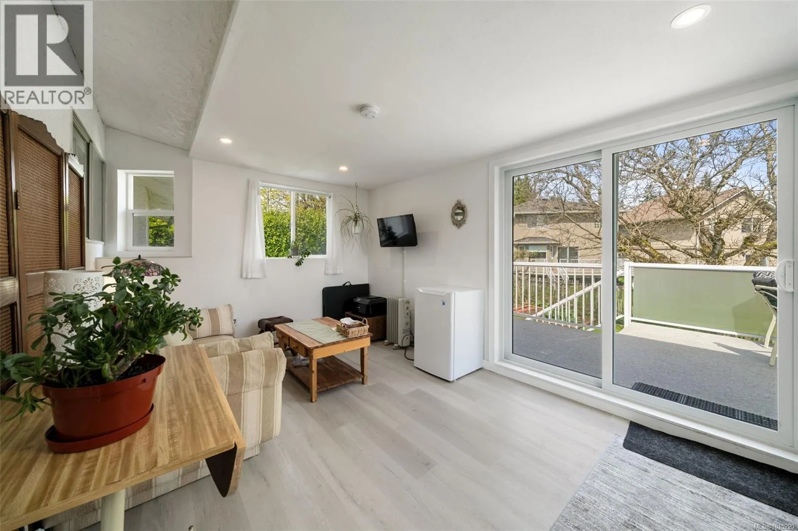 2498 Meadowland Dr