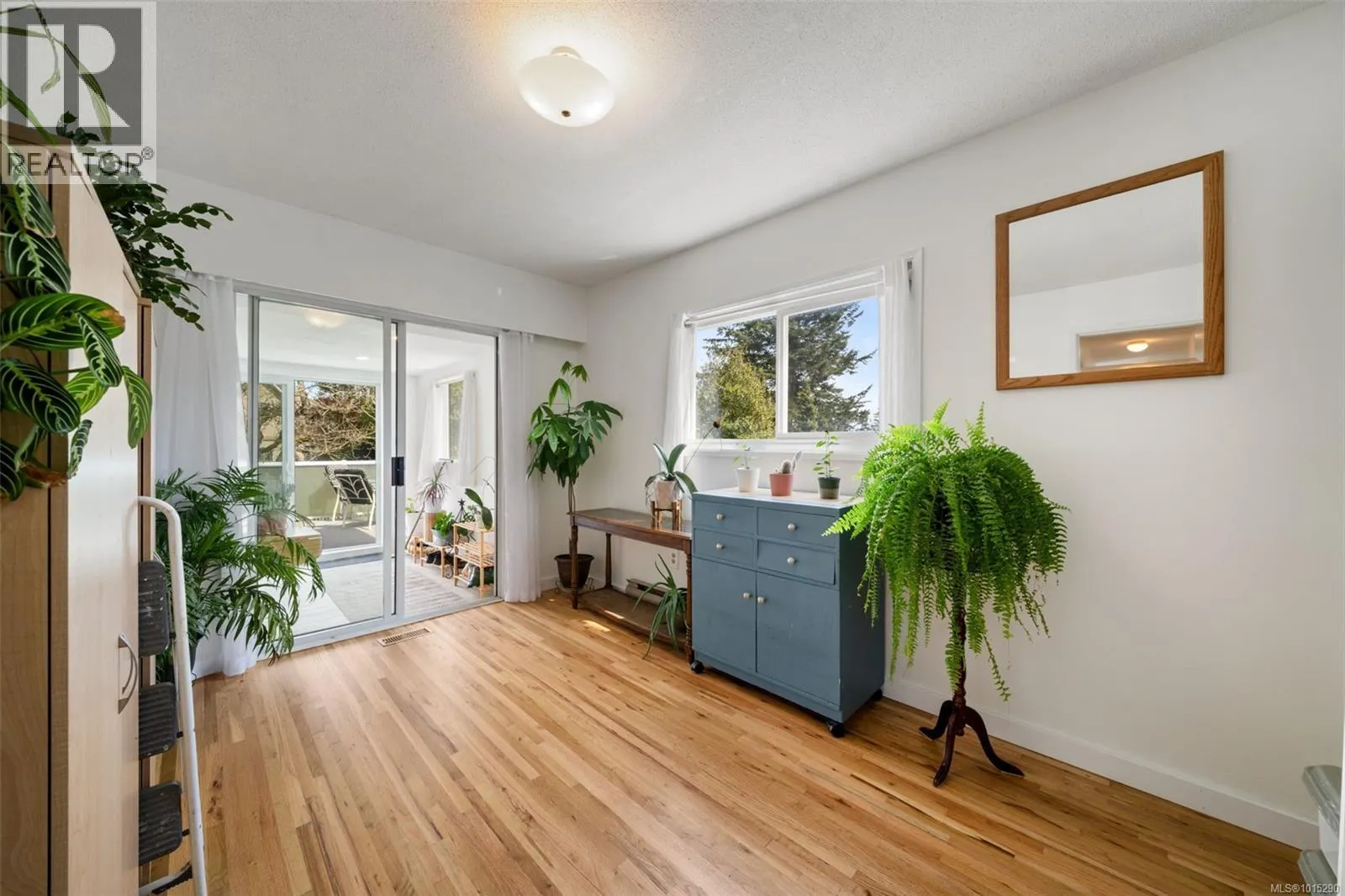 2498 Meadowland Dr