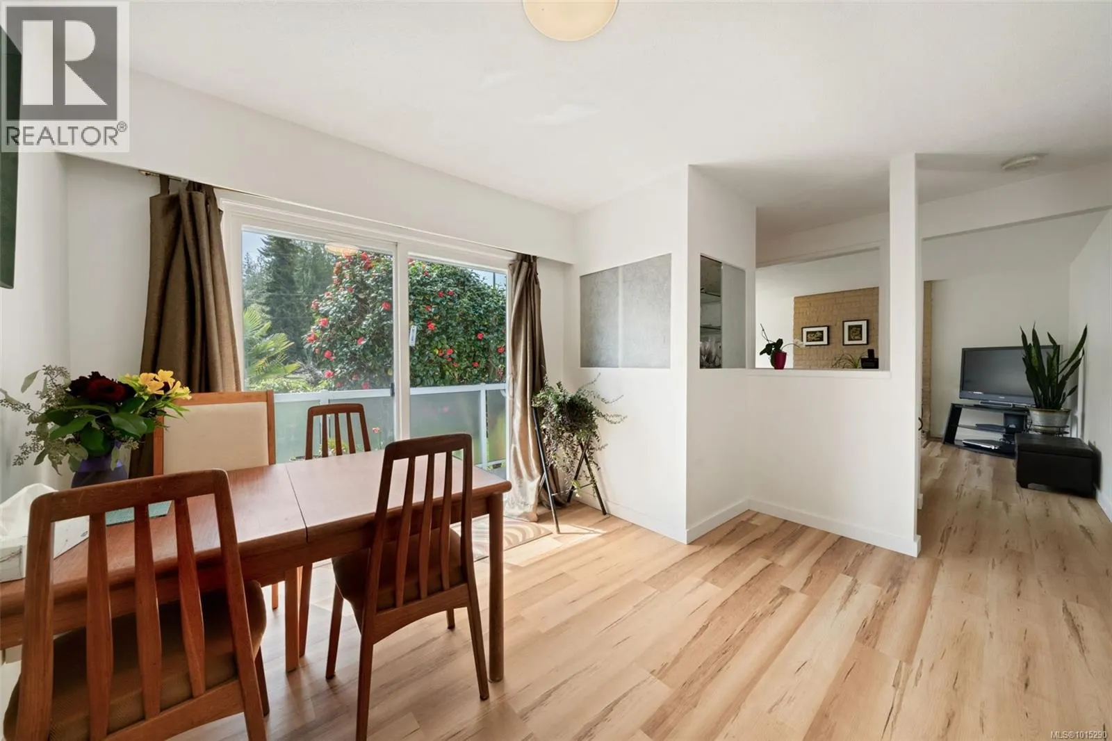 2498 Meadowland Dr