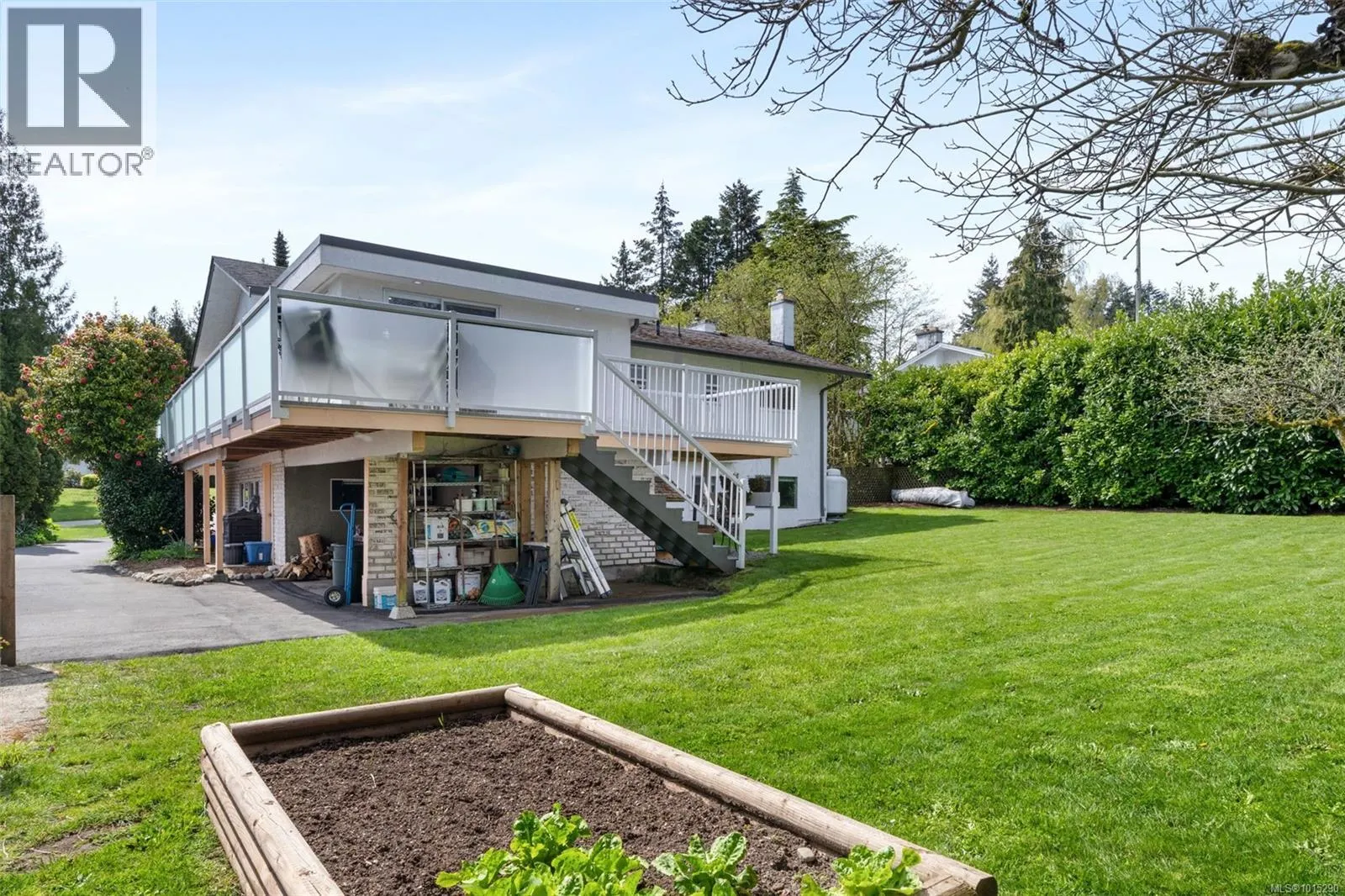 2498 Meadowland Dr