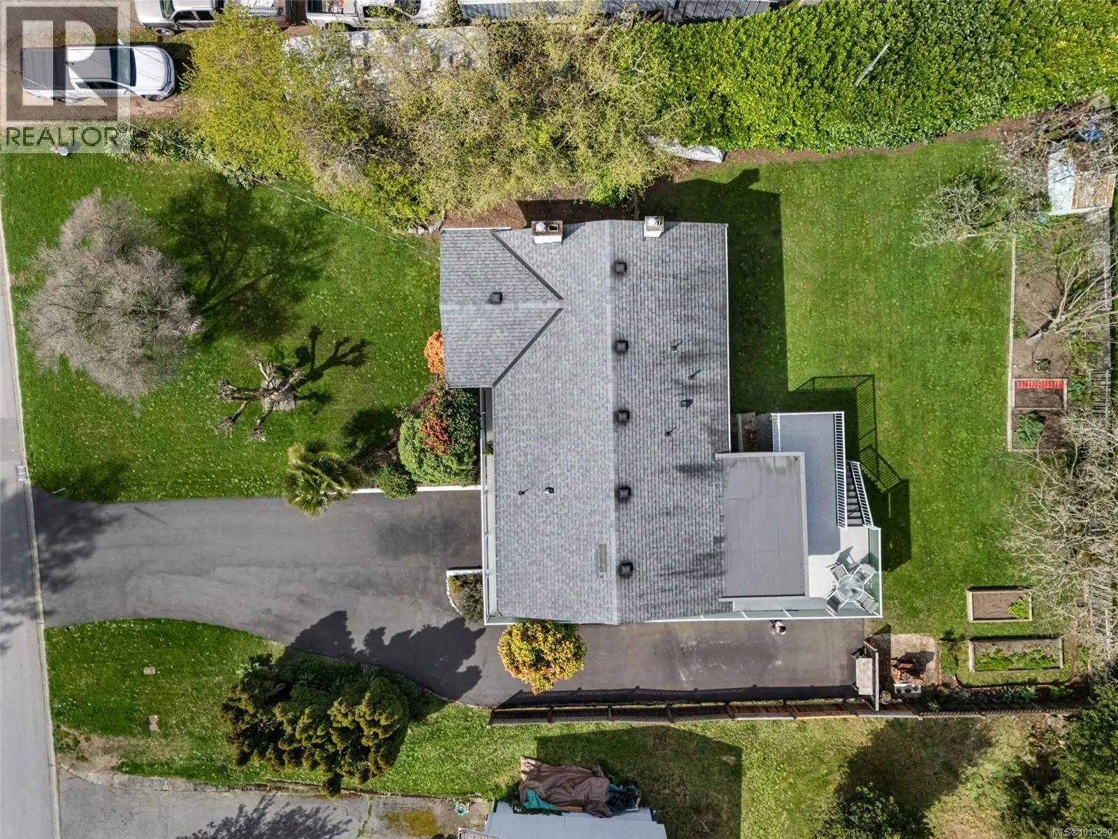 2498 Meadowland Dr