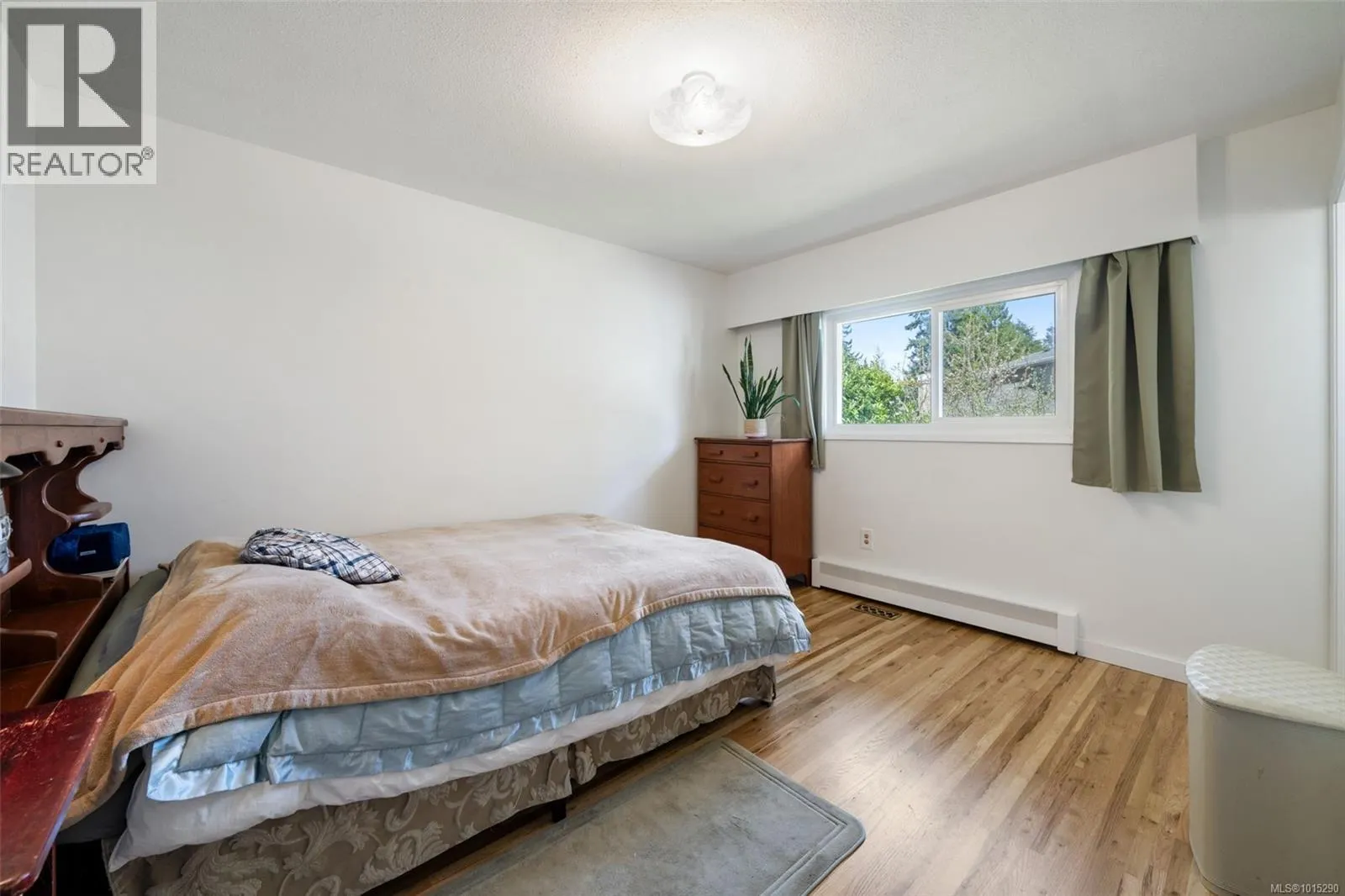 2498 Meadowland Dr