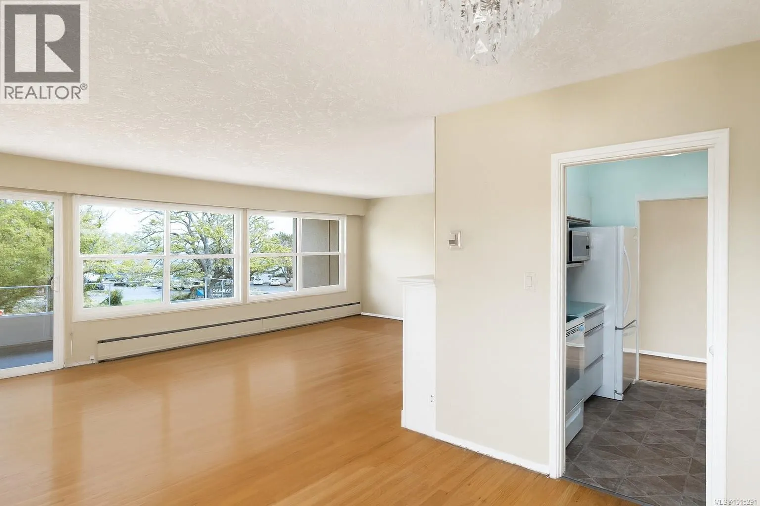 301 1318 Beach Dr