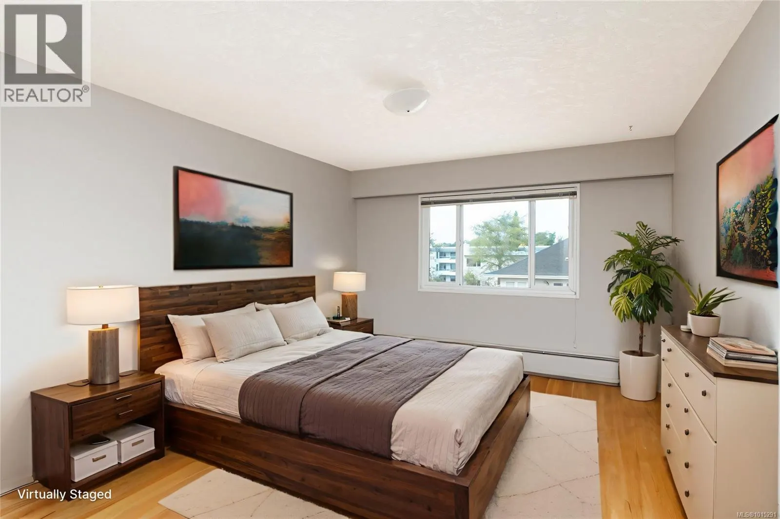 301 1318 Beach Dr