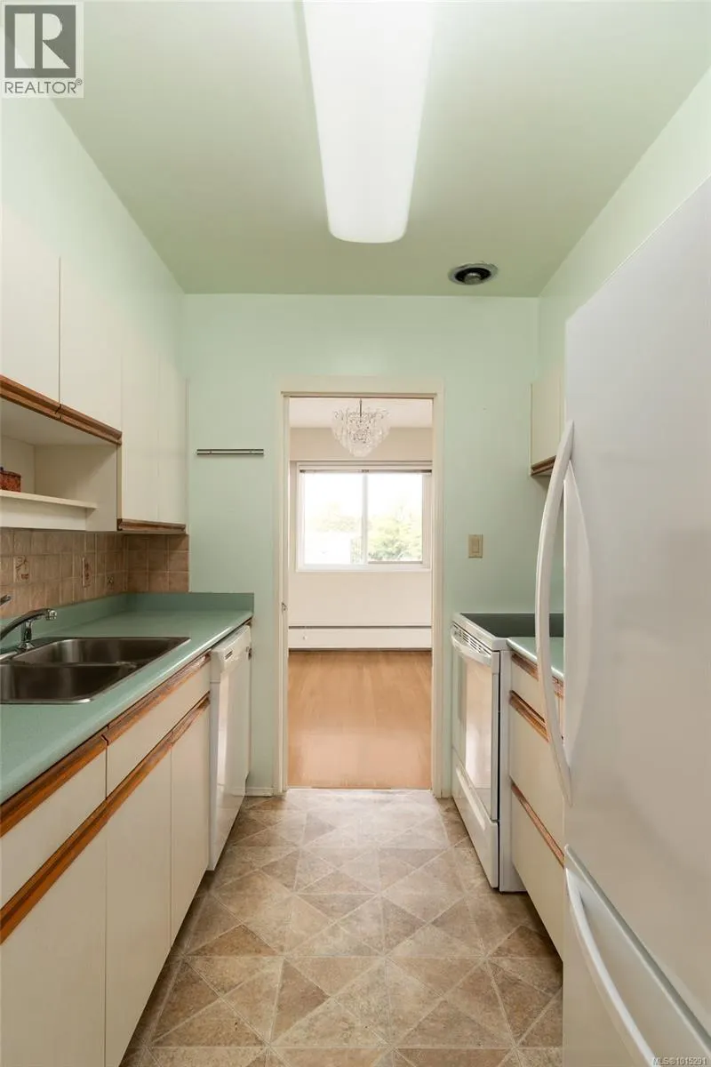 301 1318 Beach Dr