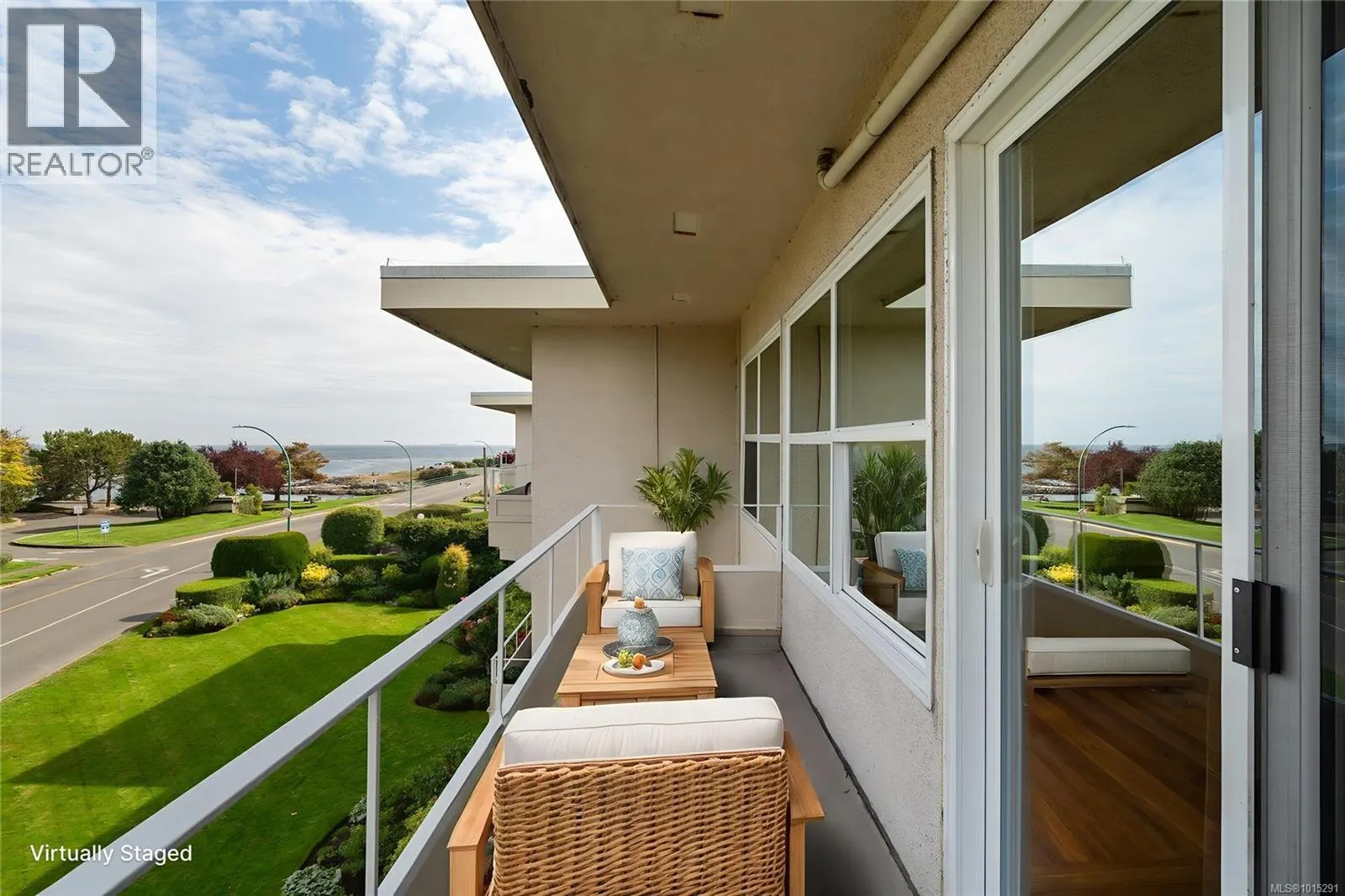 301 1318 Beach Dr
