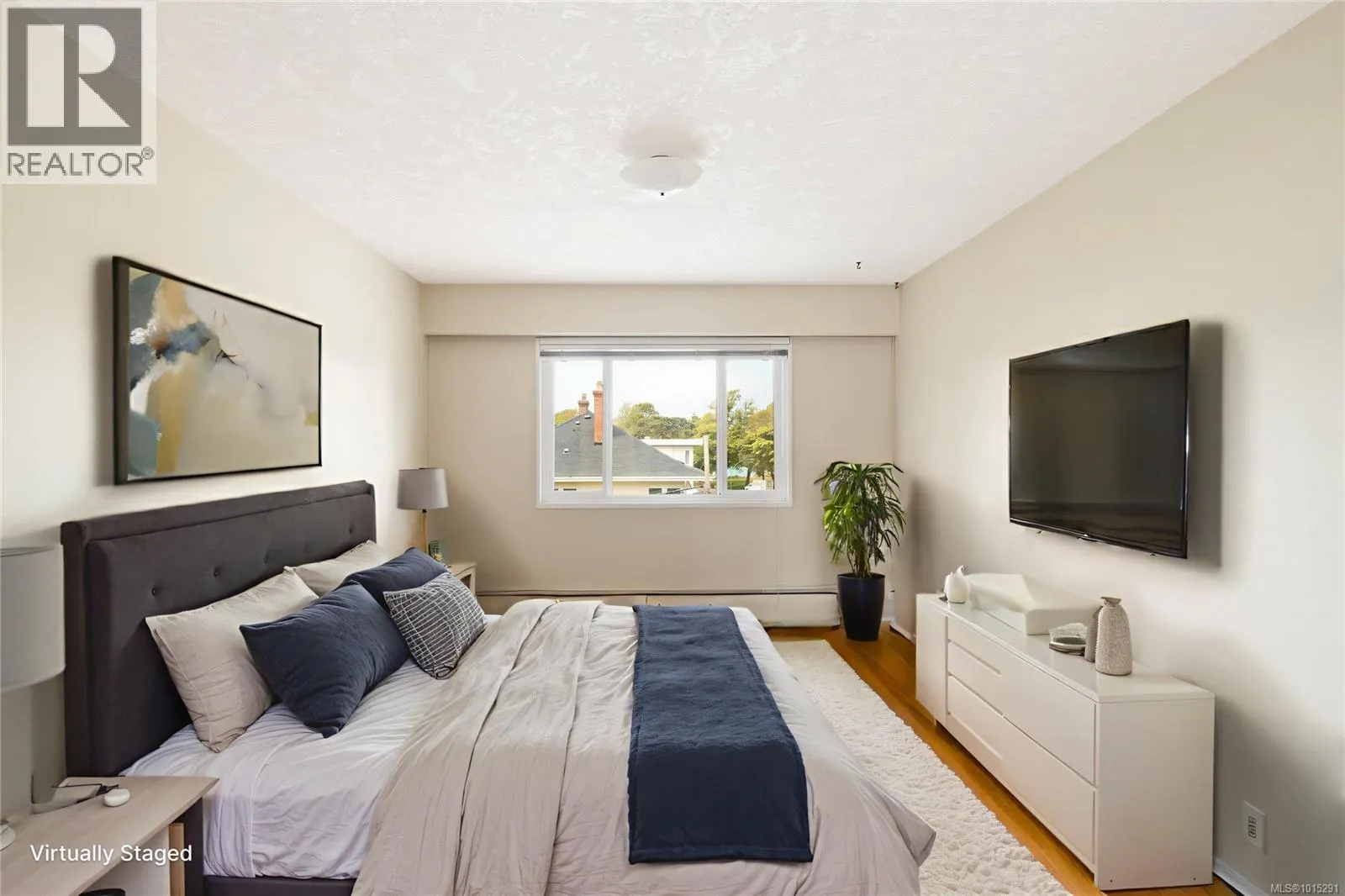 301 1318 Beach Dr
