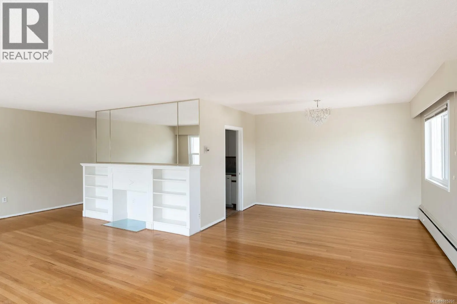 301 1318 Beach Dr
