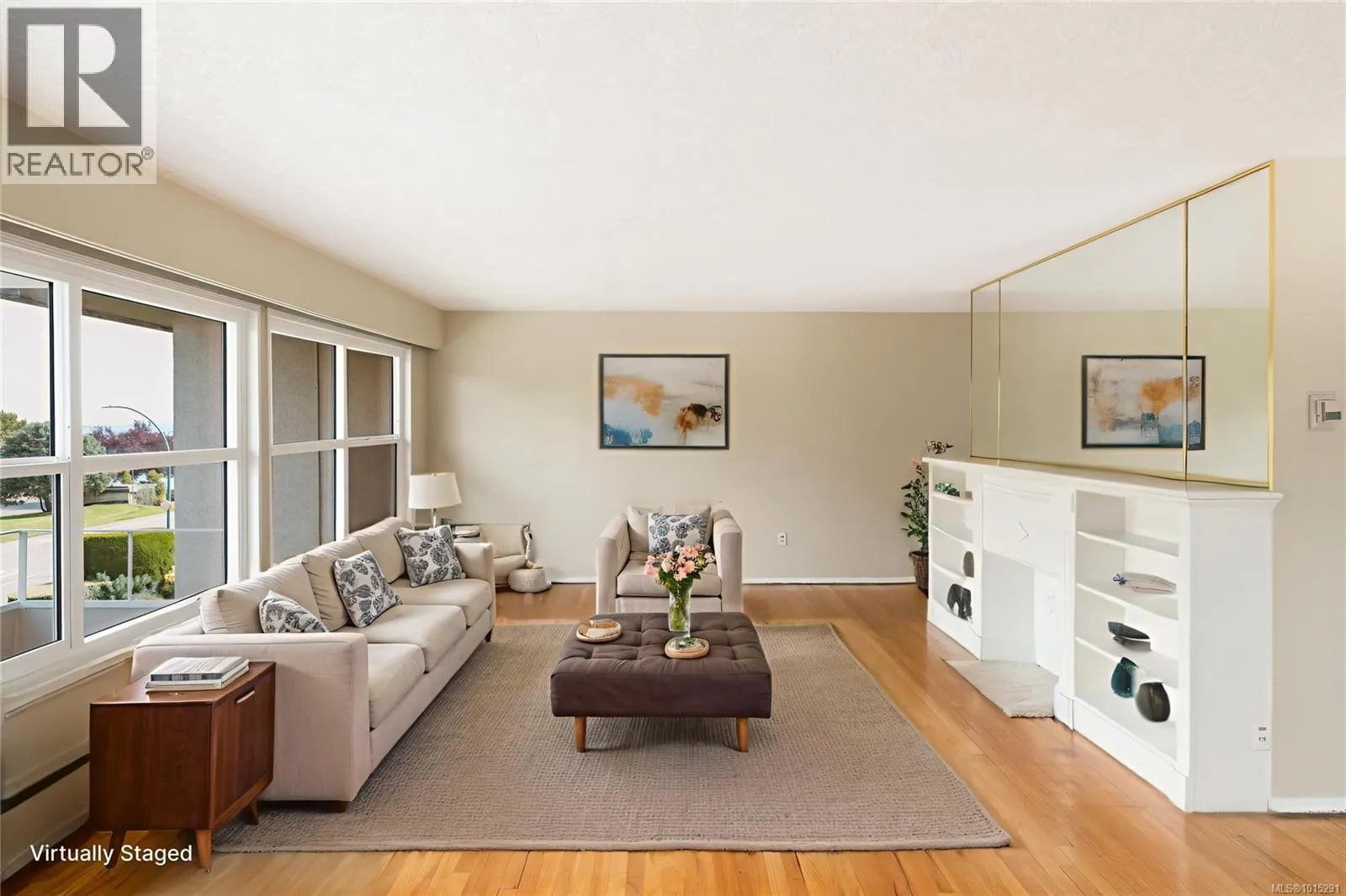 301 1318 Beach Dr