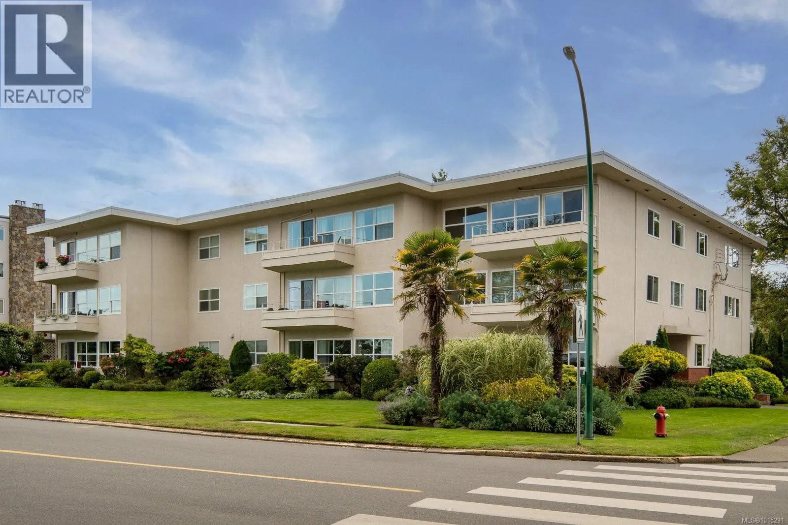301 1318 Beach Dr