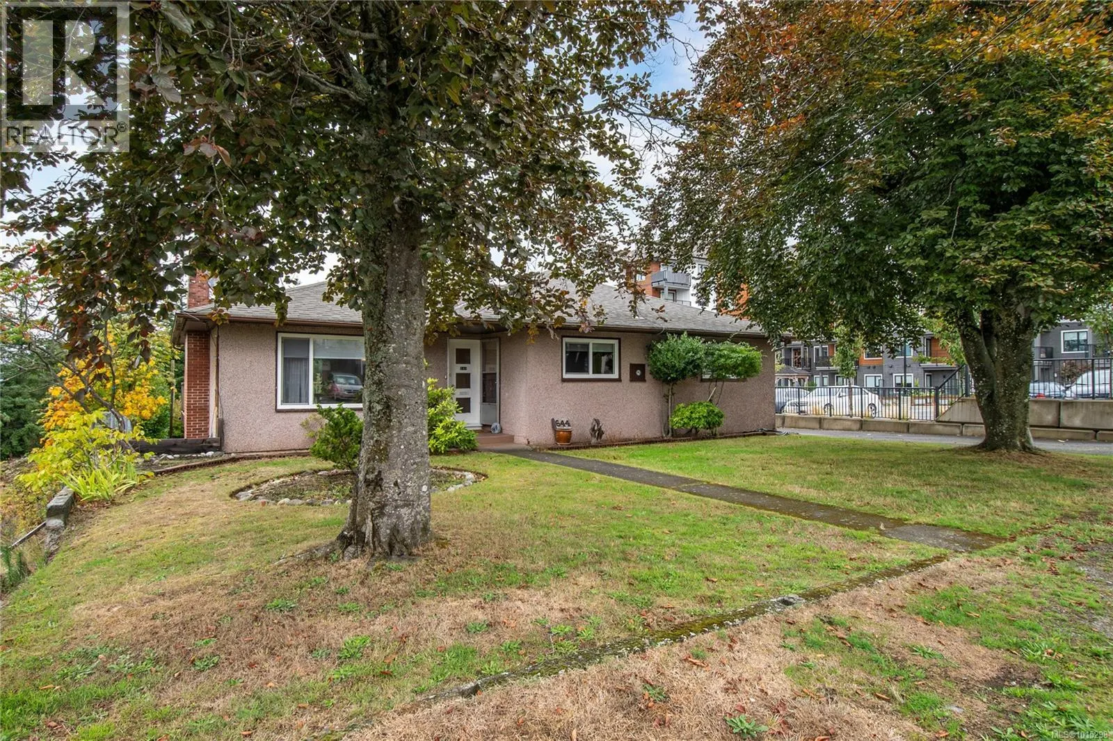 644 8th Ave