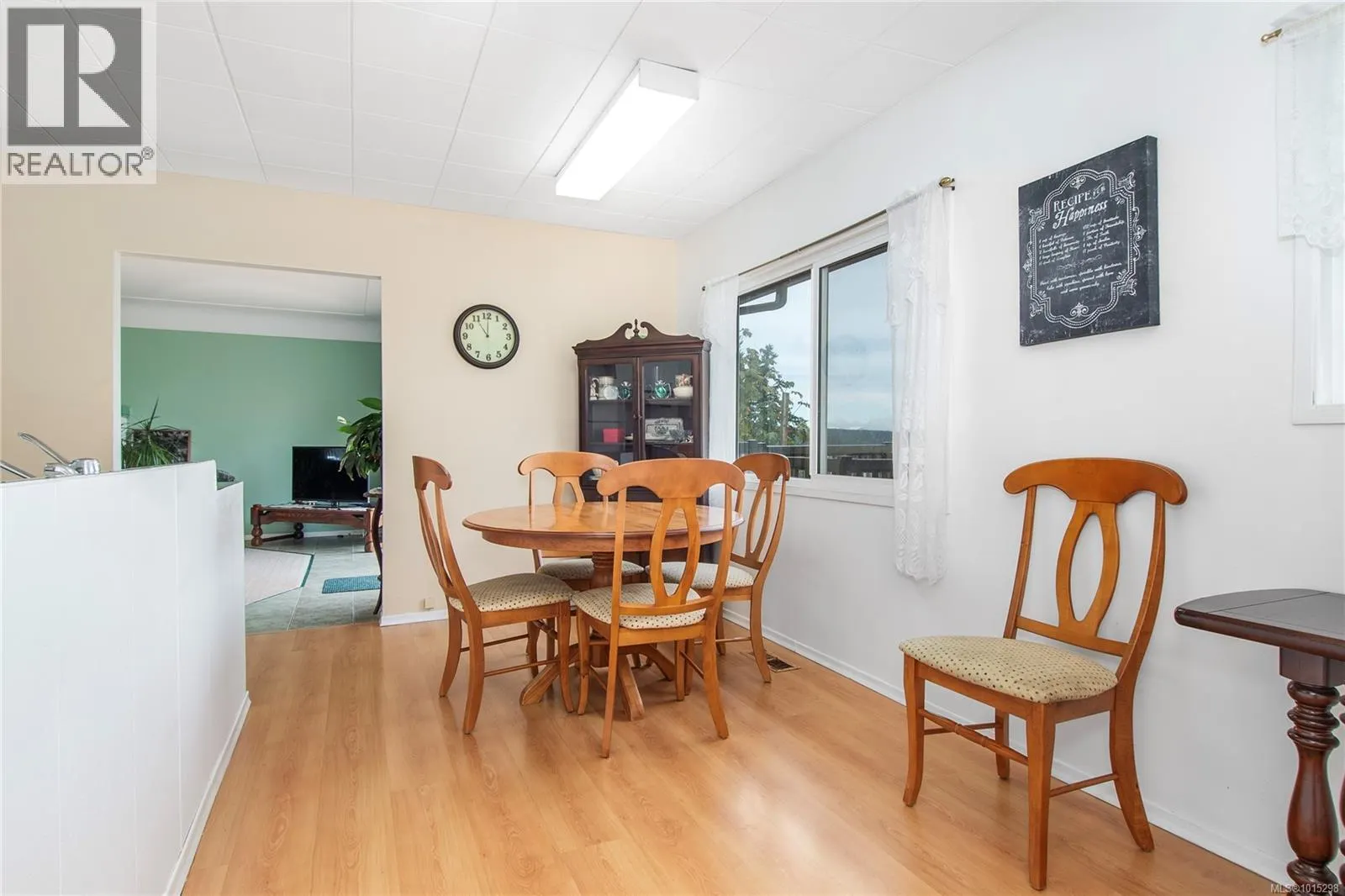 644 8th Ave