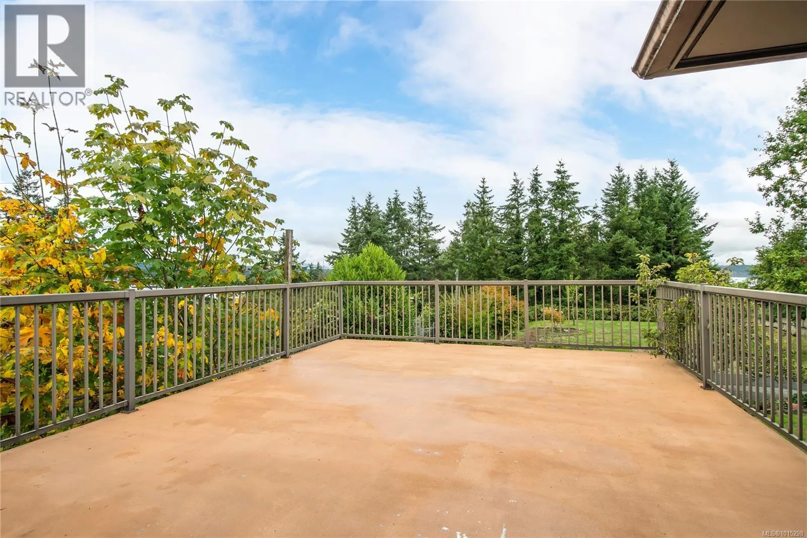 644 8th Ave