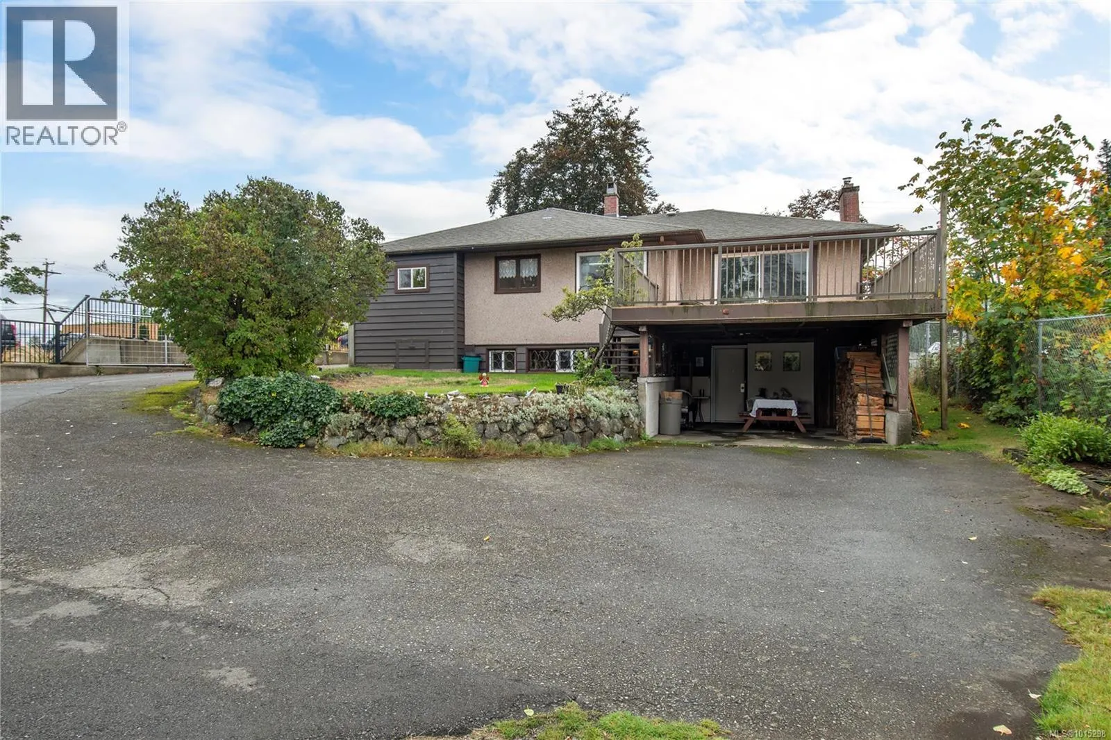 644 8th Ave