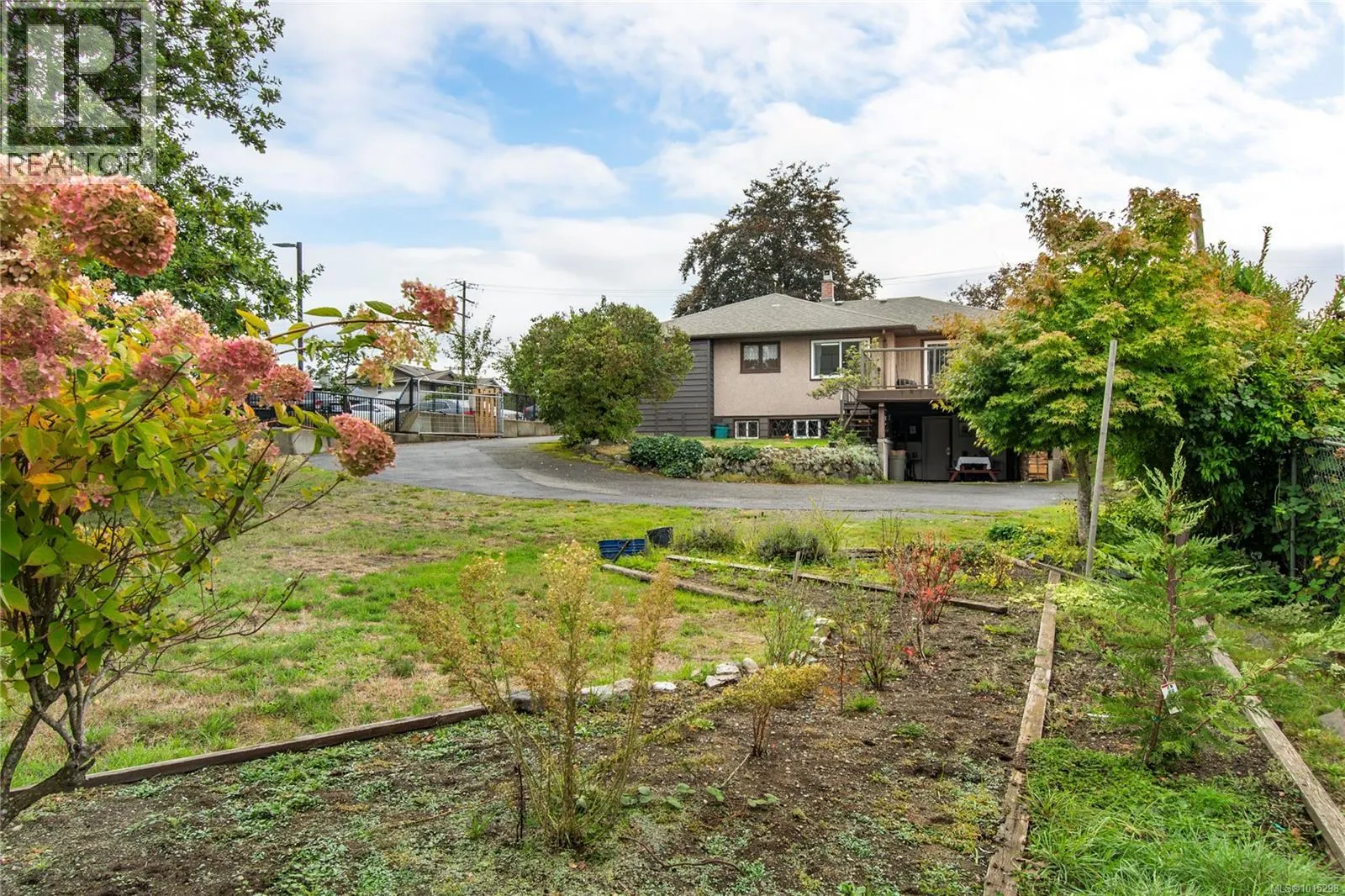 644 8th Ave