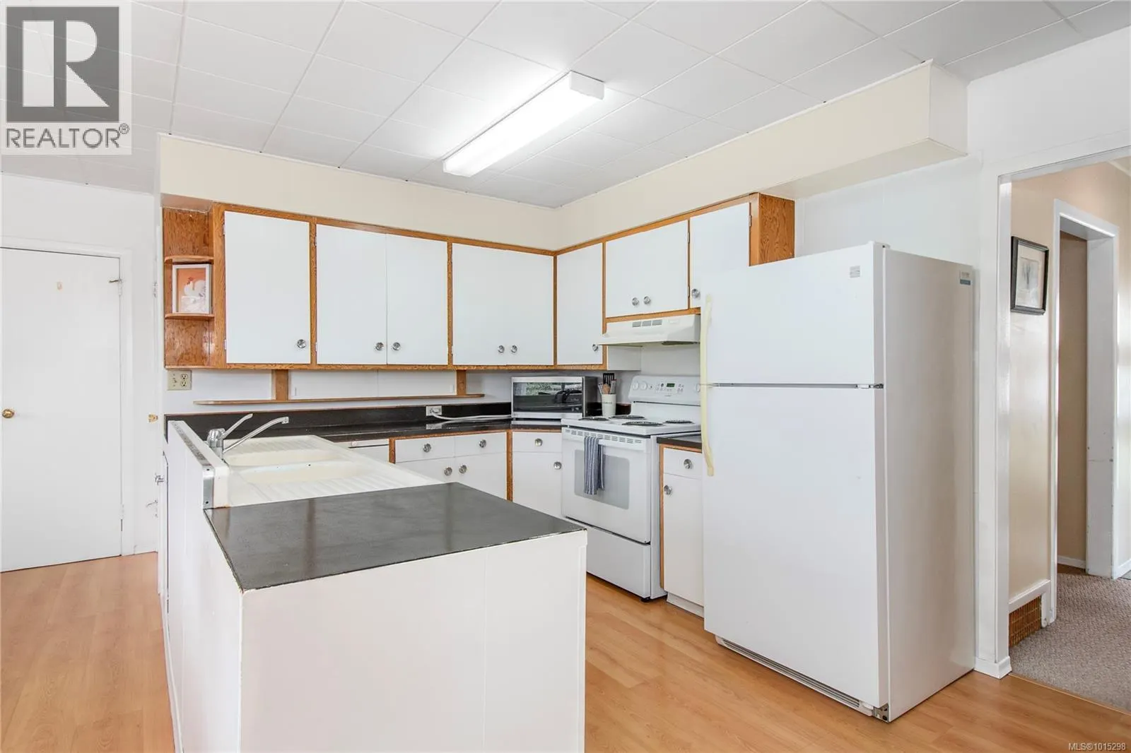 644 8th Ave