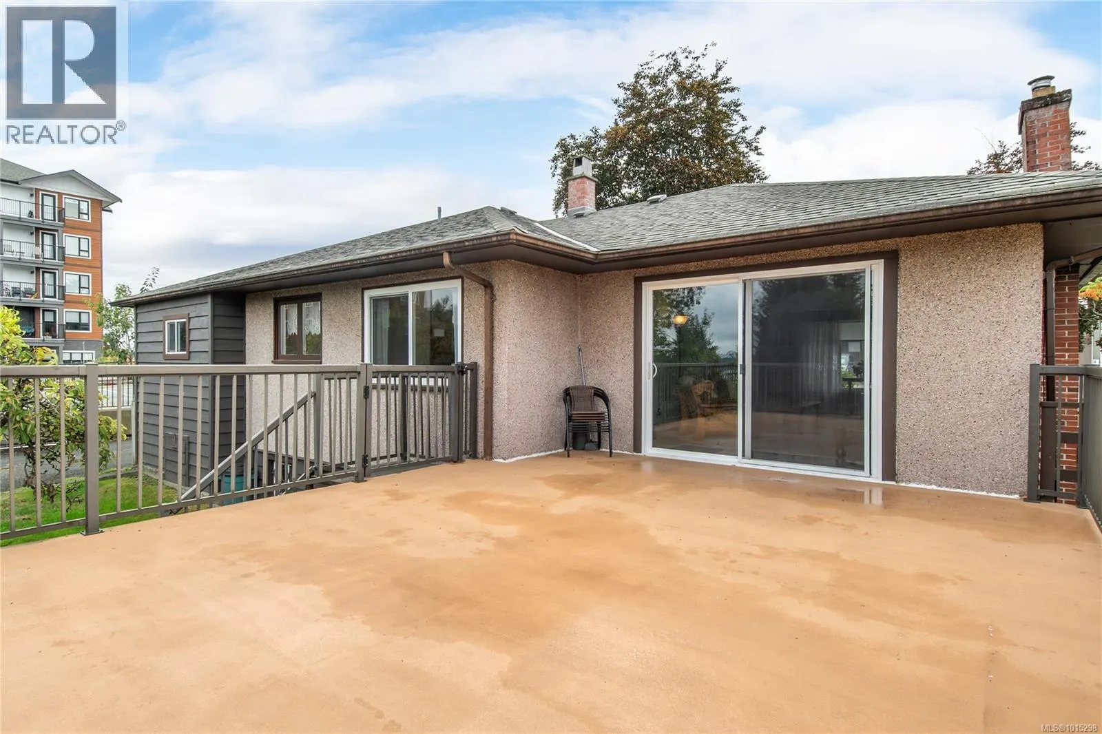 644 8th Ave