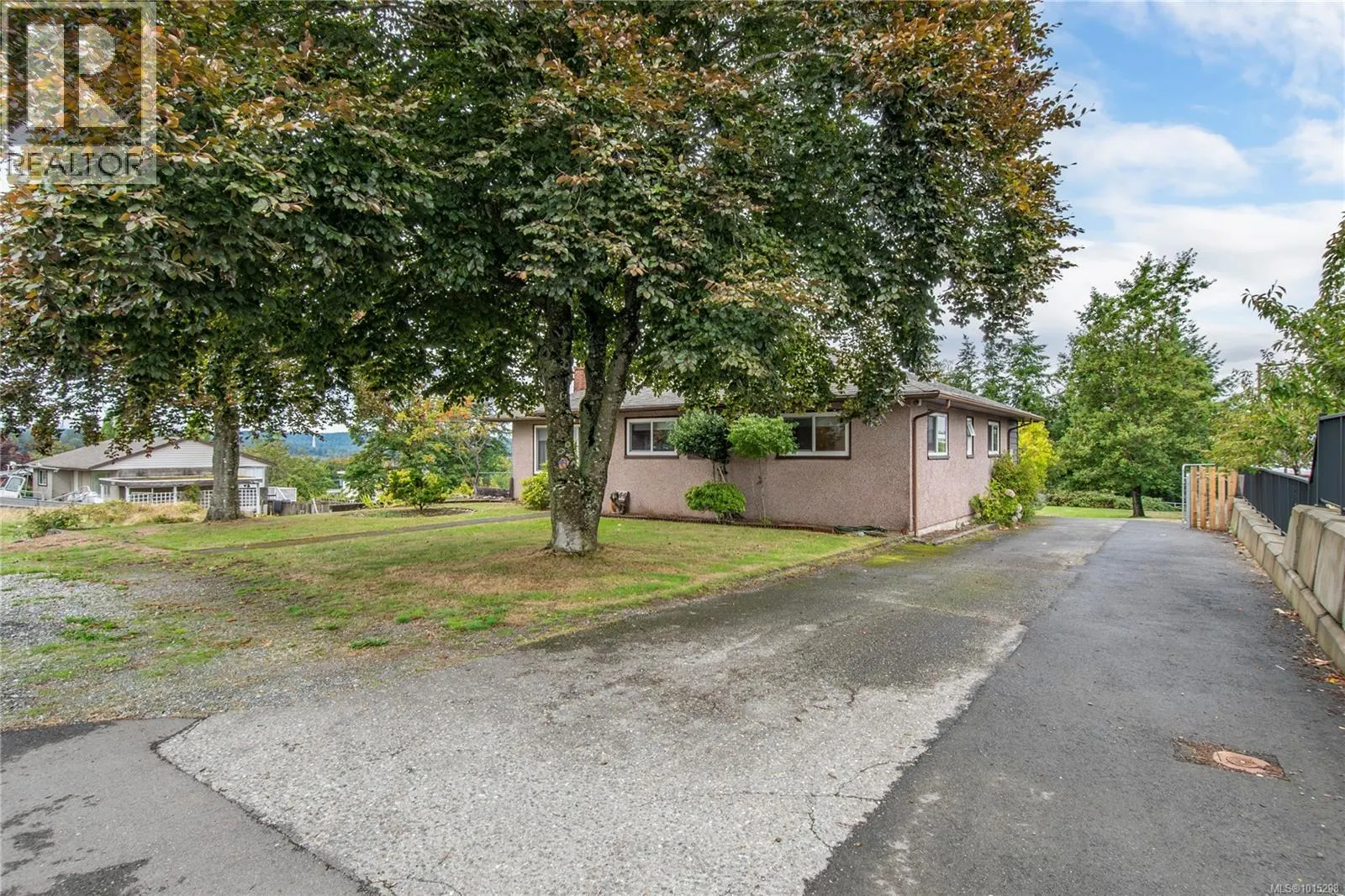 644 8th Ave