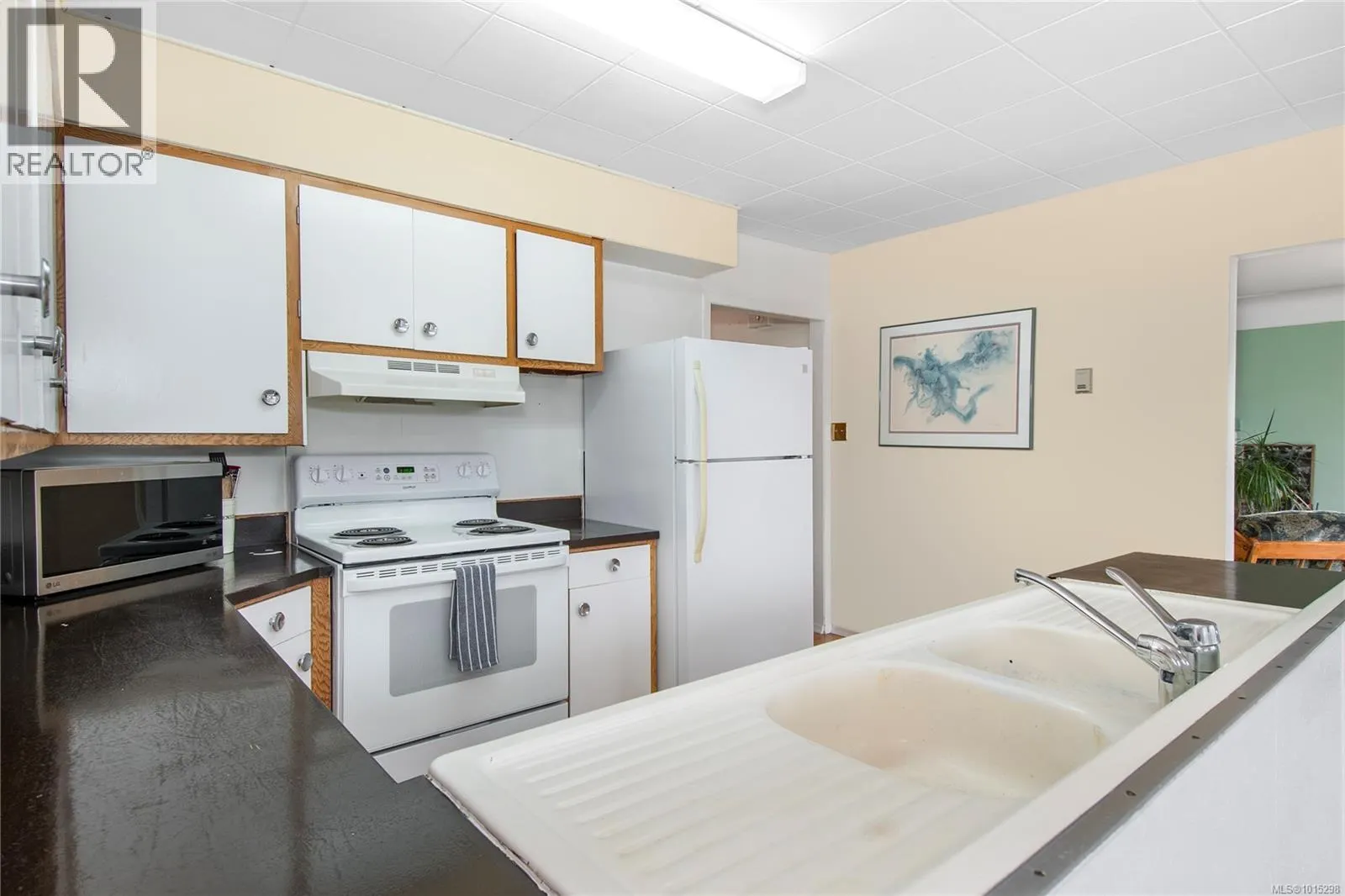 644 8th Ave
