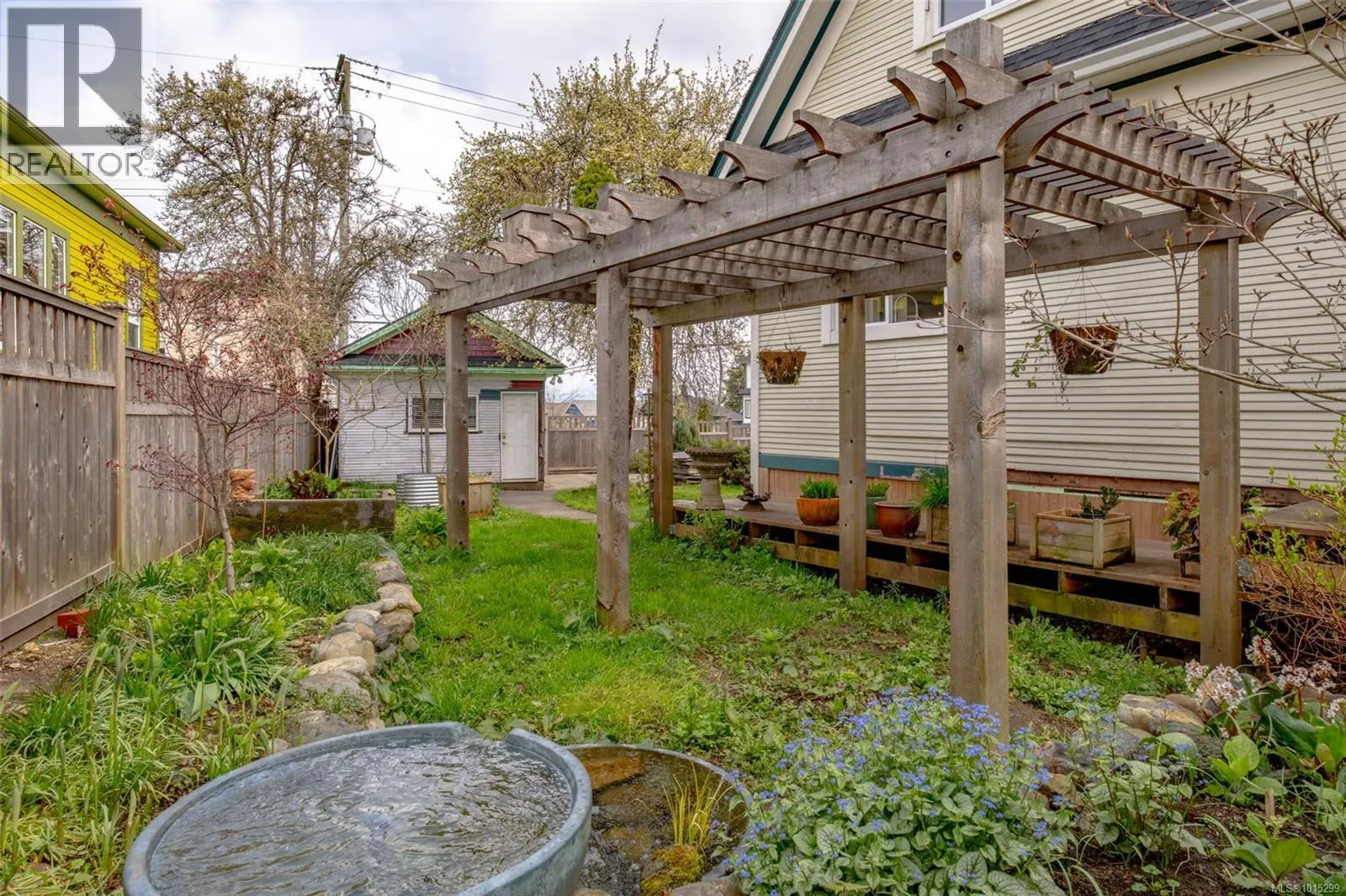 302 Victoria Rd
