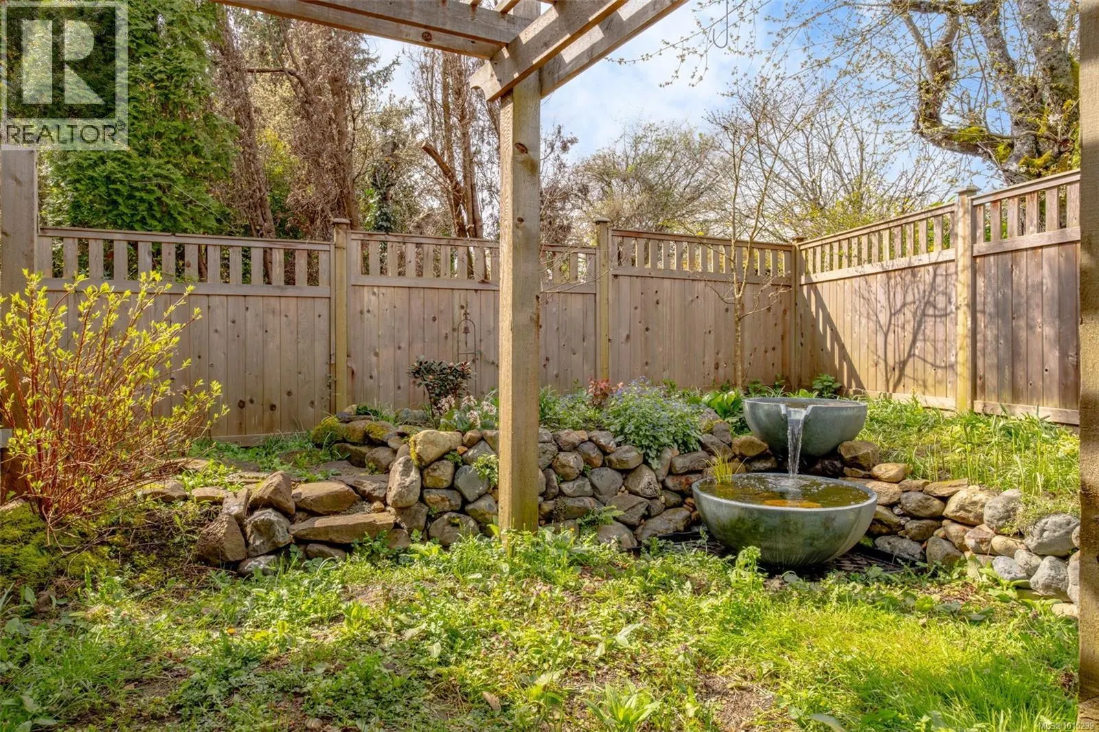 302 Victoria Rd