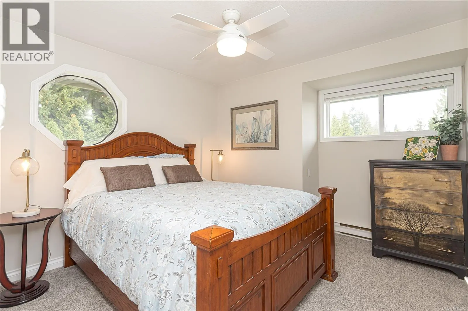 1221 Midiron Close