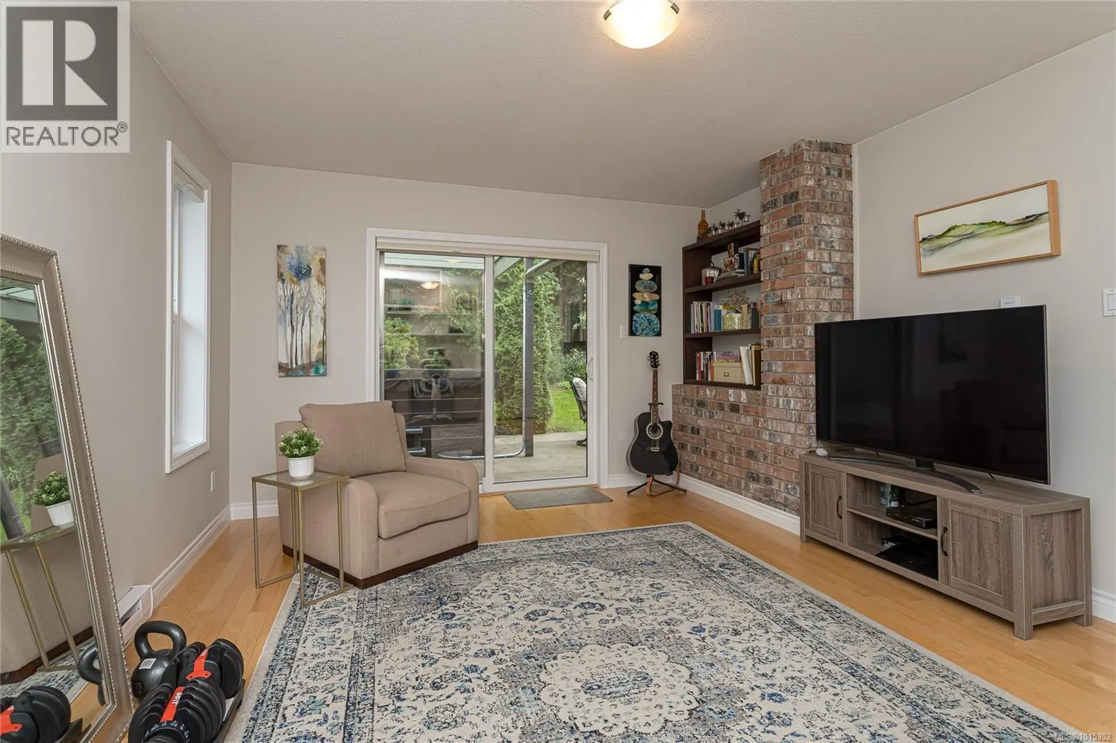 1221 Midiron Close