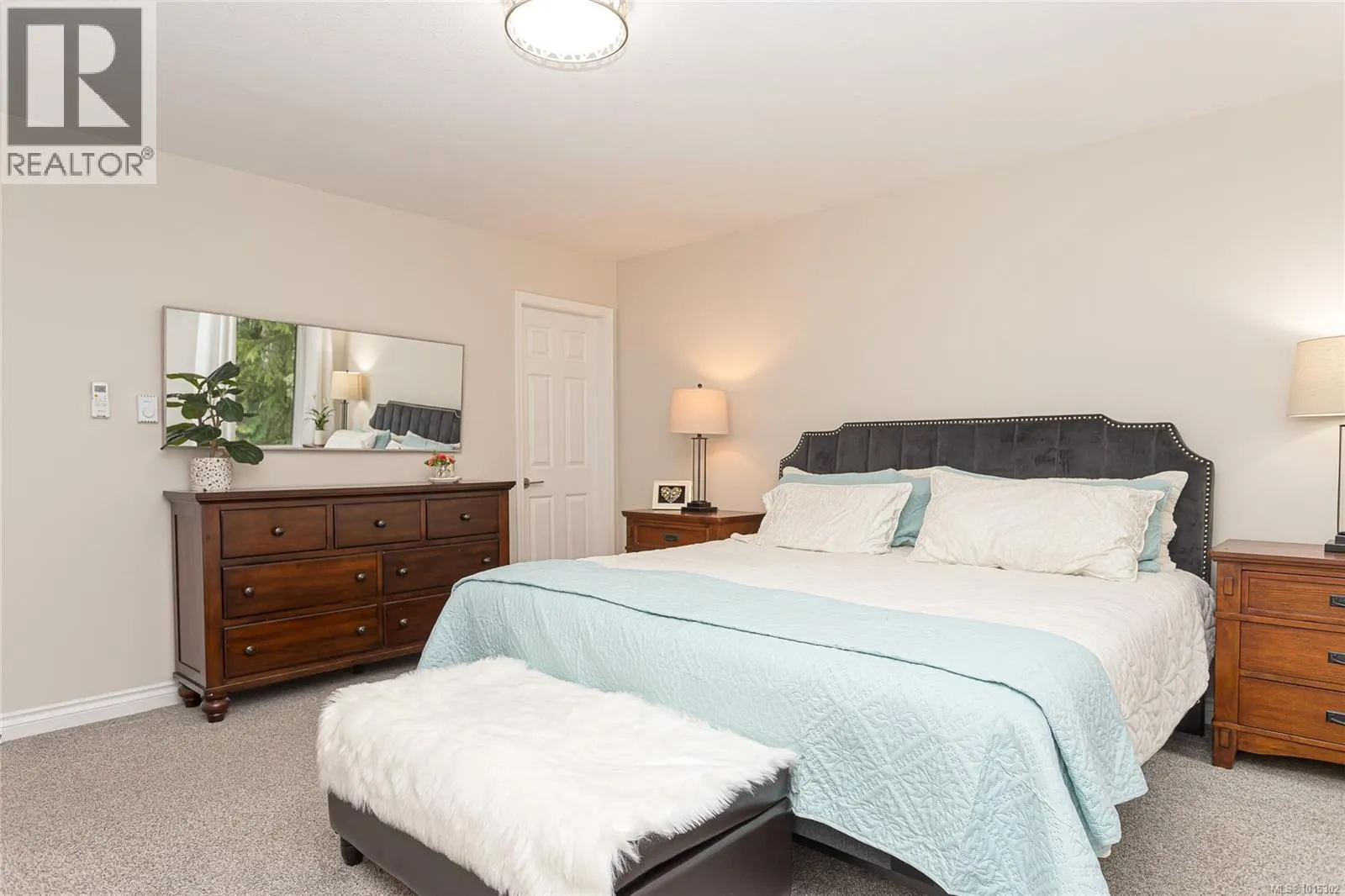 1221 Midiron Close