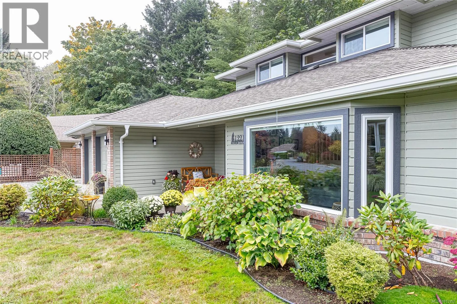 1221 Midiron Close