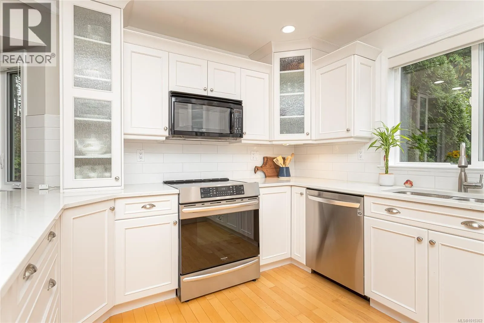1221 Midiron Close