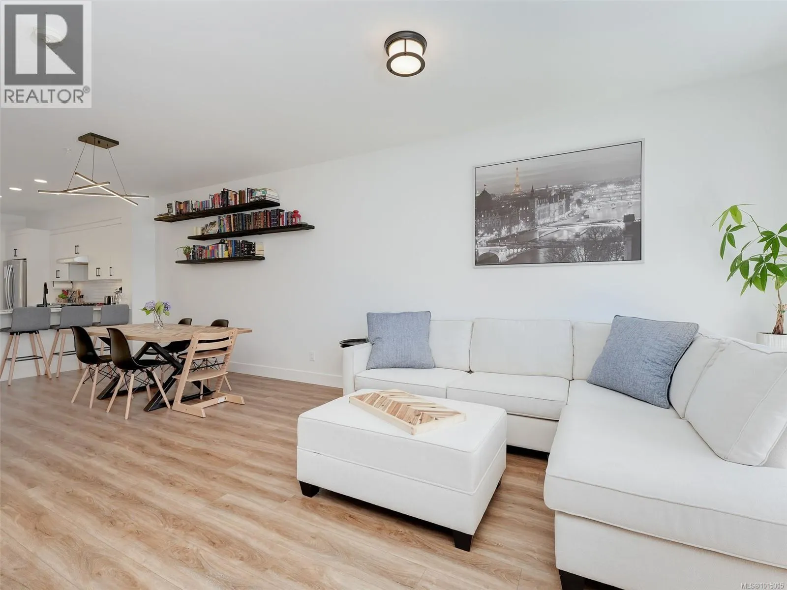 21 255 Caspian Dr